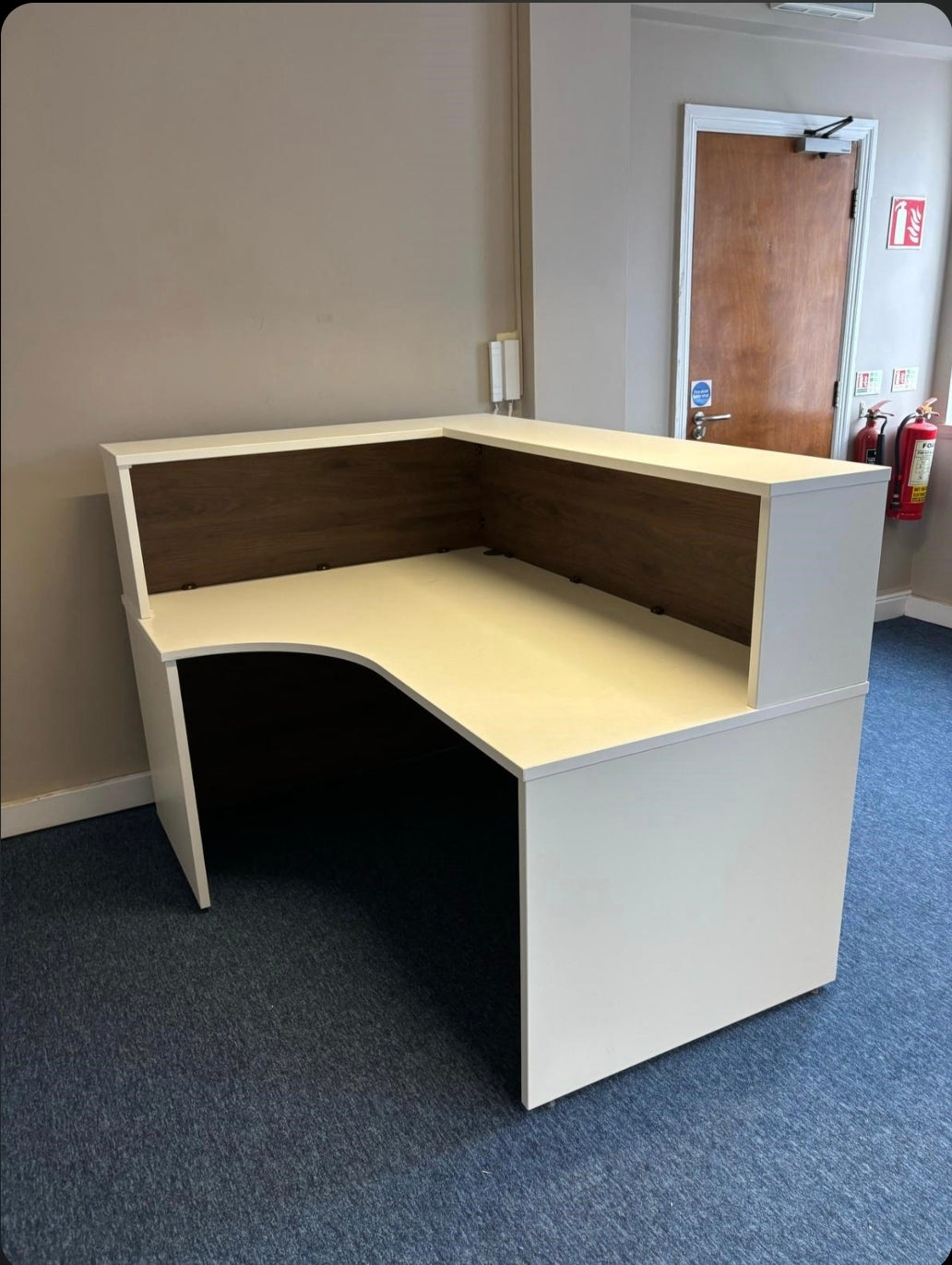 Bespoke Counter 18
