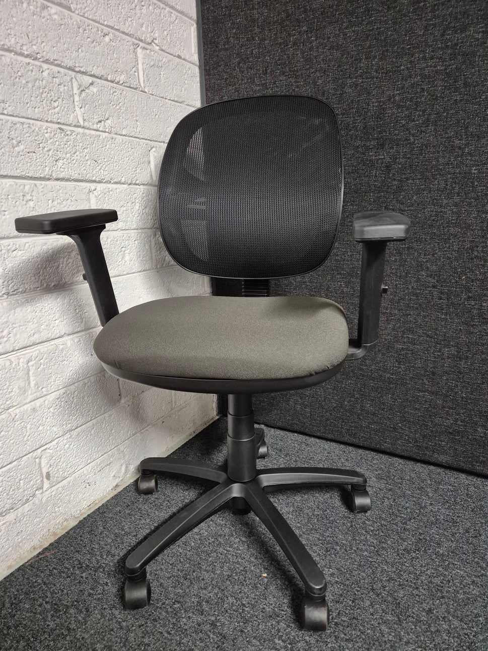 Jota 2 lever swivel chair with HA Back and arms