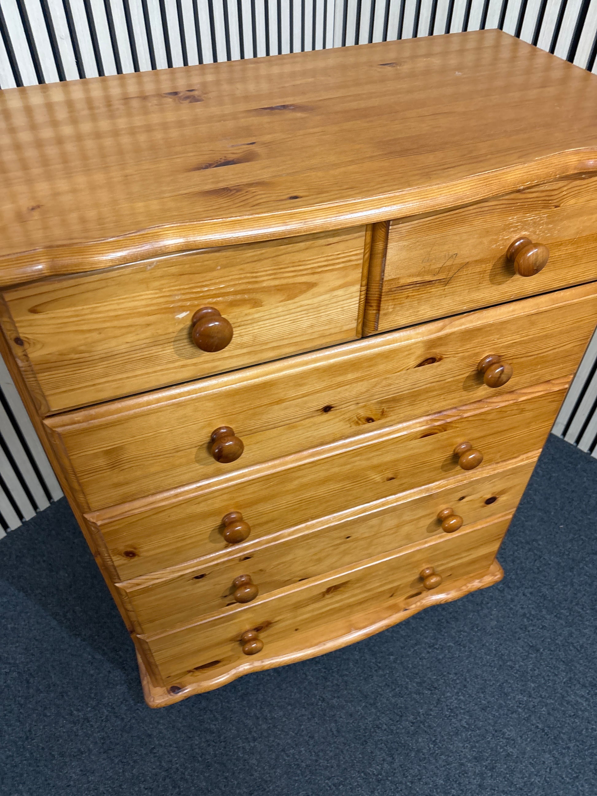 Solid pine 4+2 chest of drawers 3325