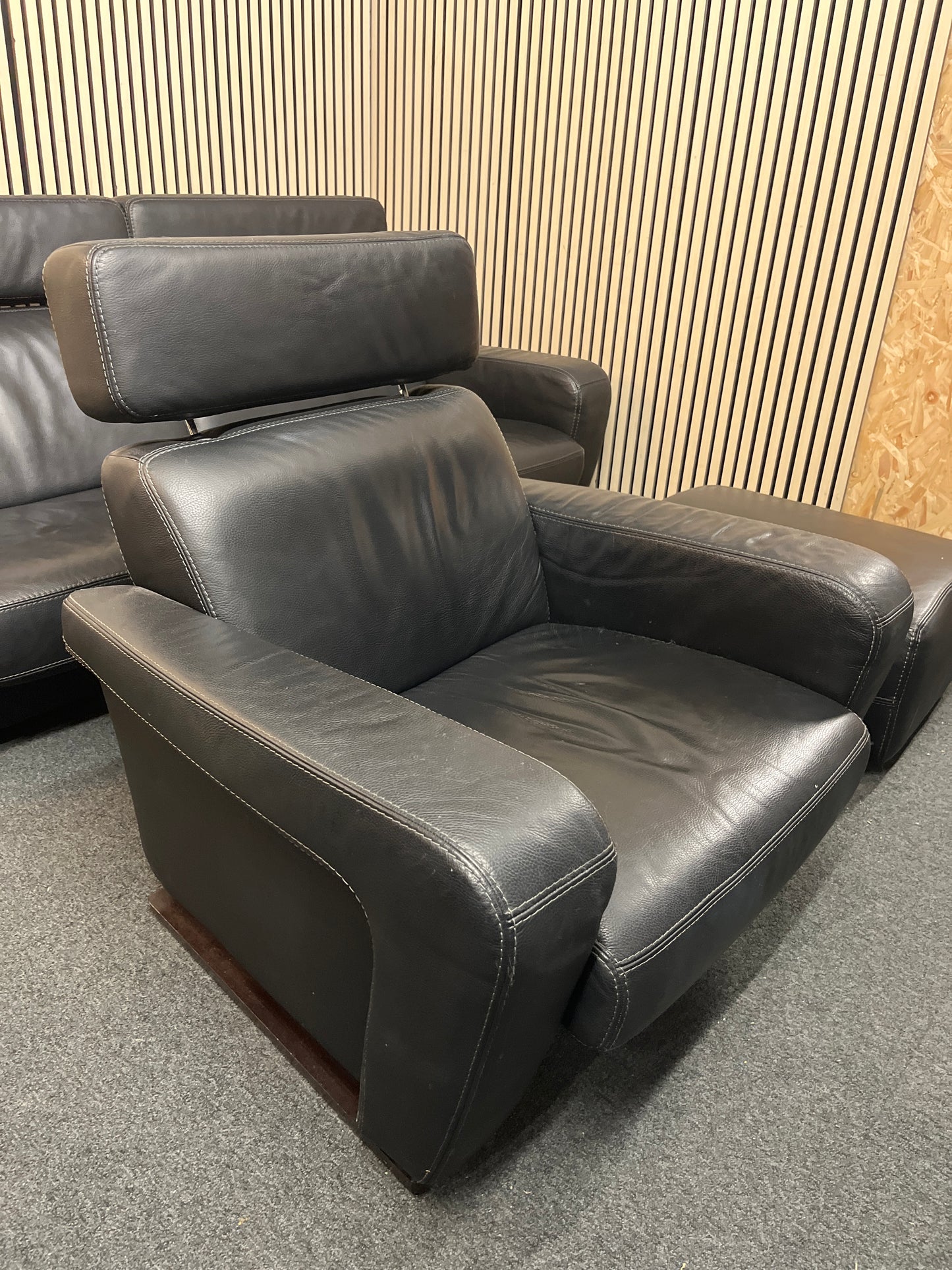 3+1 Black leather recliner suite 43384