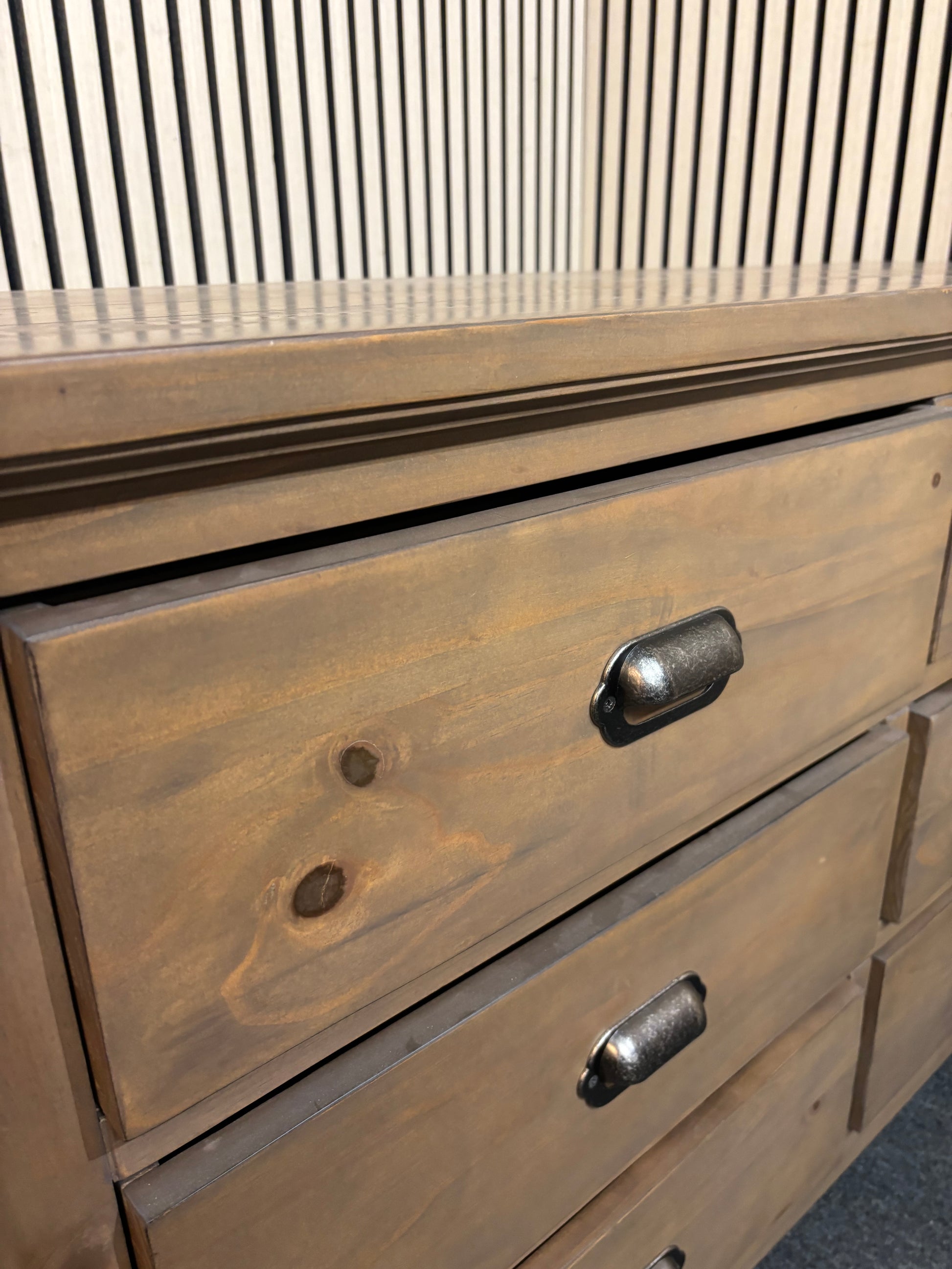 Solid dark oak 6 drawer chest of drawers (H 78 x W 125 x 42 cm) 2226