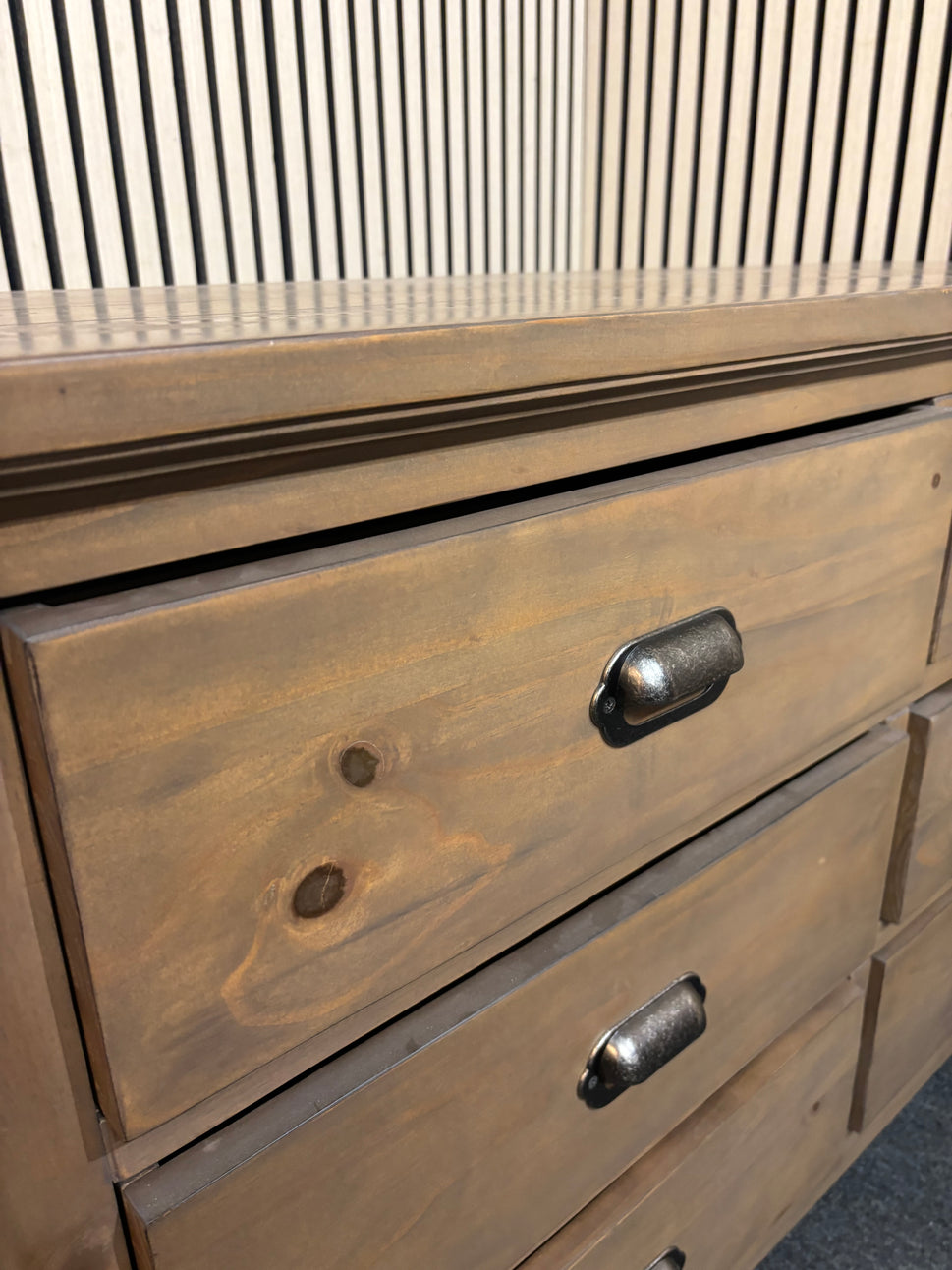 Solid dark oak 6 drawer chest of drawers (H 78 x W 125 x 42 cm) 2226