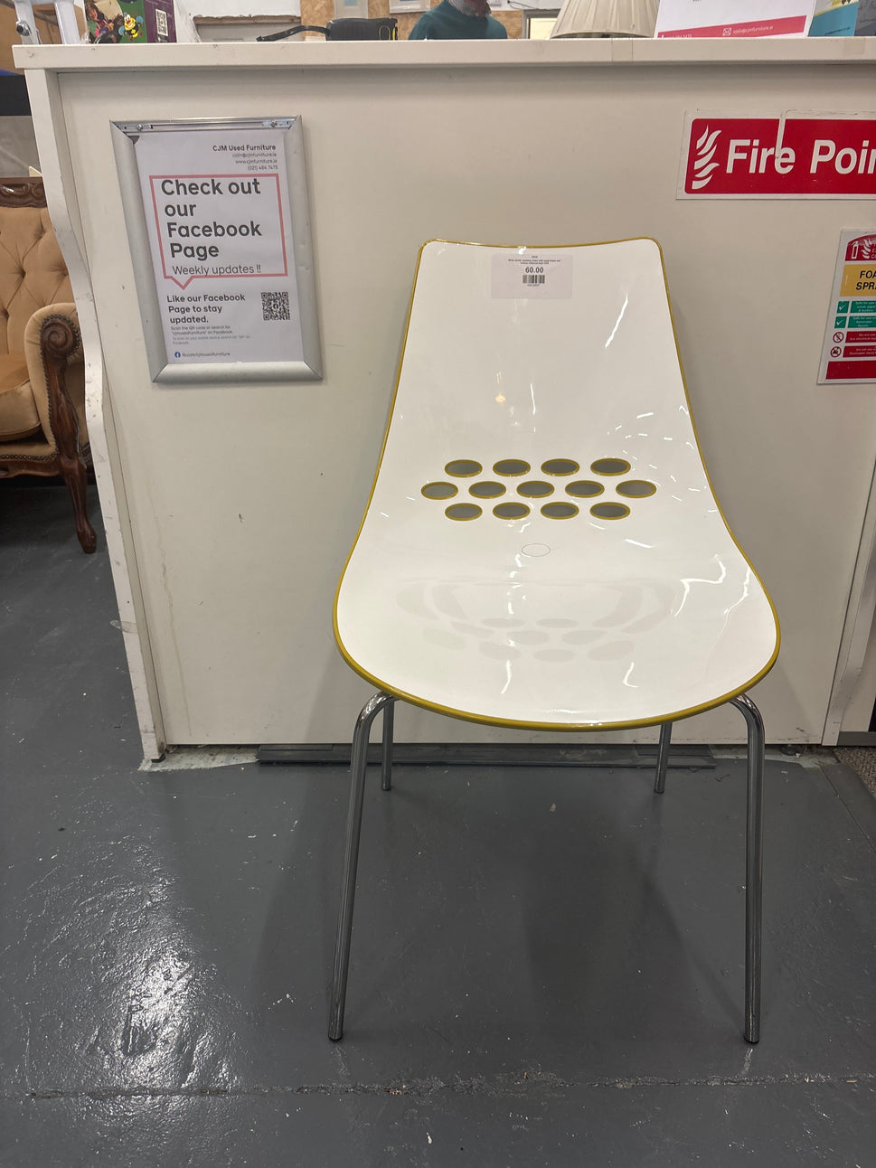 White plastic stacking chairs with metal frame and various coloured back 2225