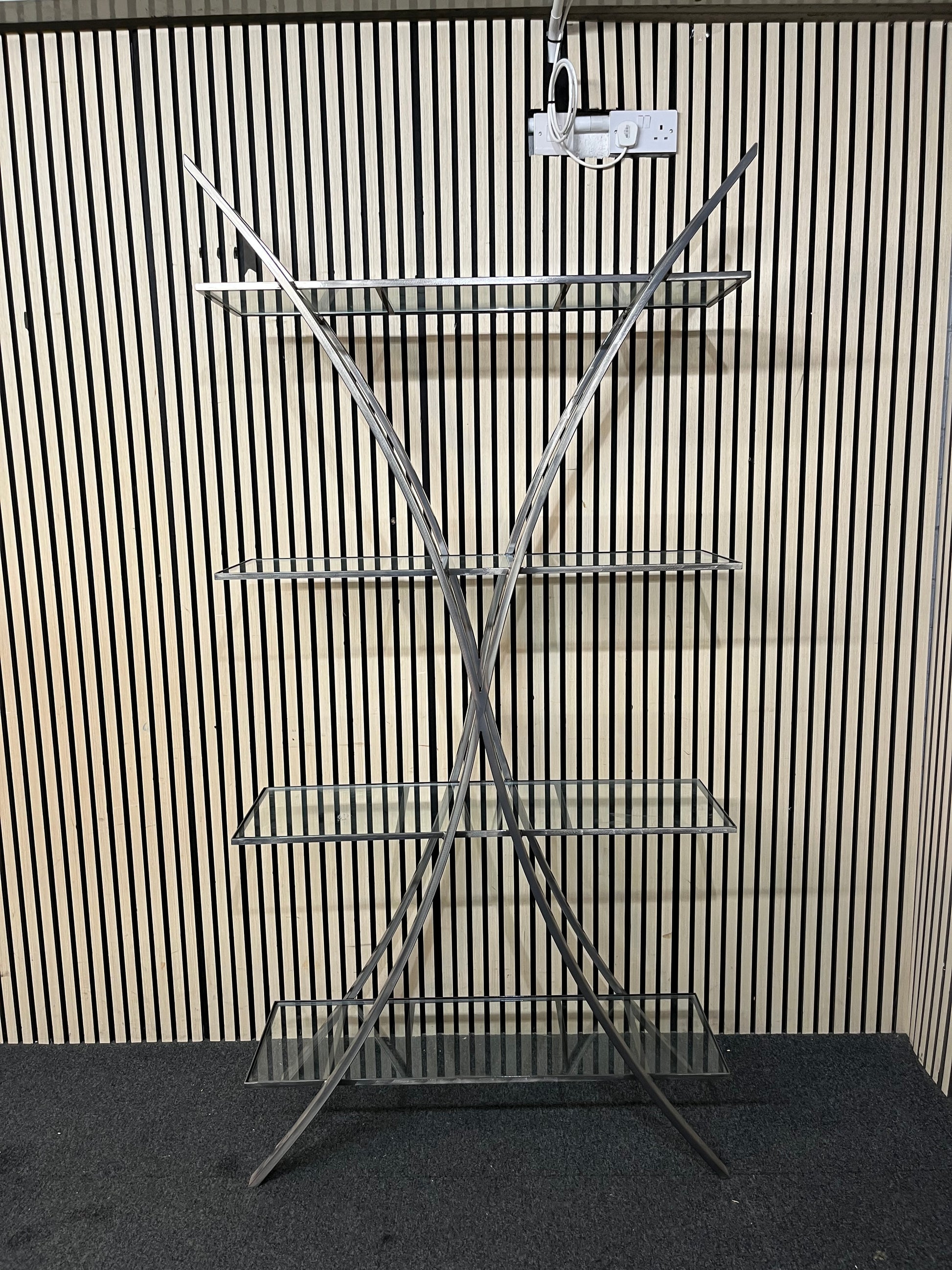 Modern chrome and glass tiered open shelf unit with splayed legs (H 200 x W 100 x D 31 cm) 43720