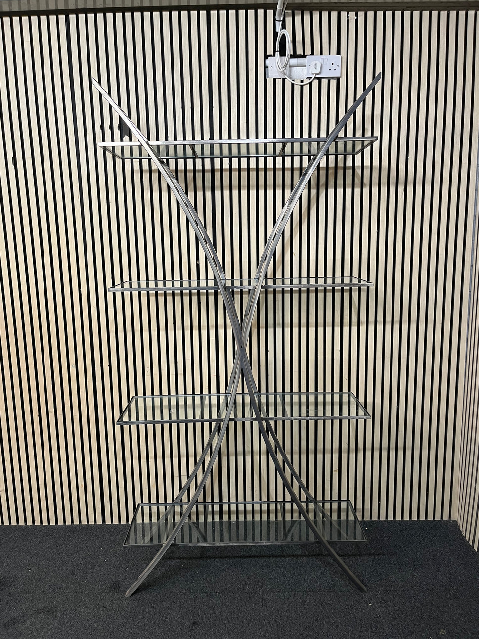 Modern chrome and glass tiered open shelf unit with splayed legs (H 200 x W 100 x D 31 cm) 43720