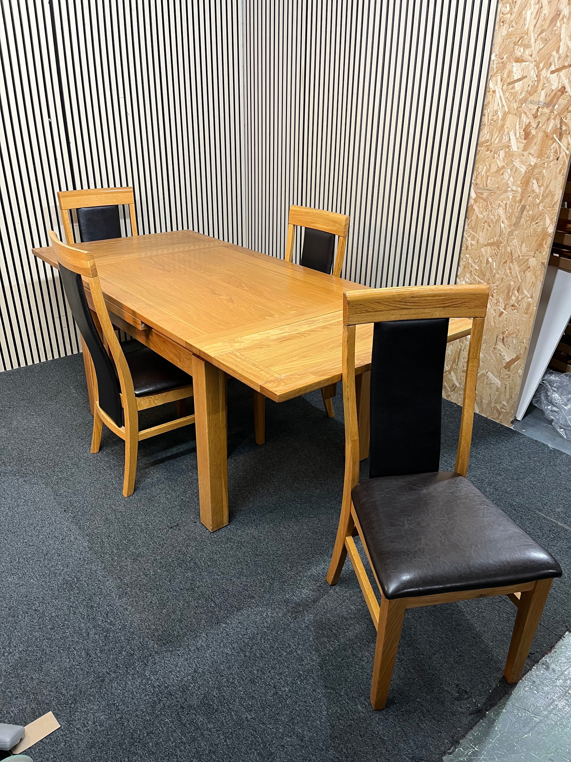 Solid oak extendable dining table (L 120 - 200 x W 90 cm) with 4 matching solid oak and black leather dining chairs  3126