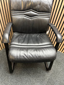 Switch Paud secondhand black leatherette meeting chair with solid black metal frame 2 image