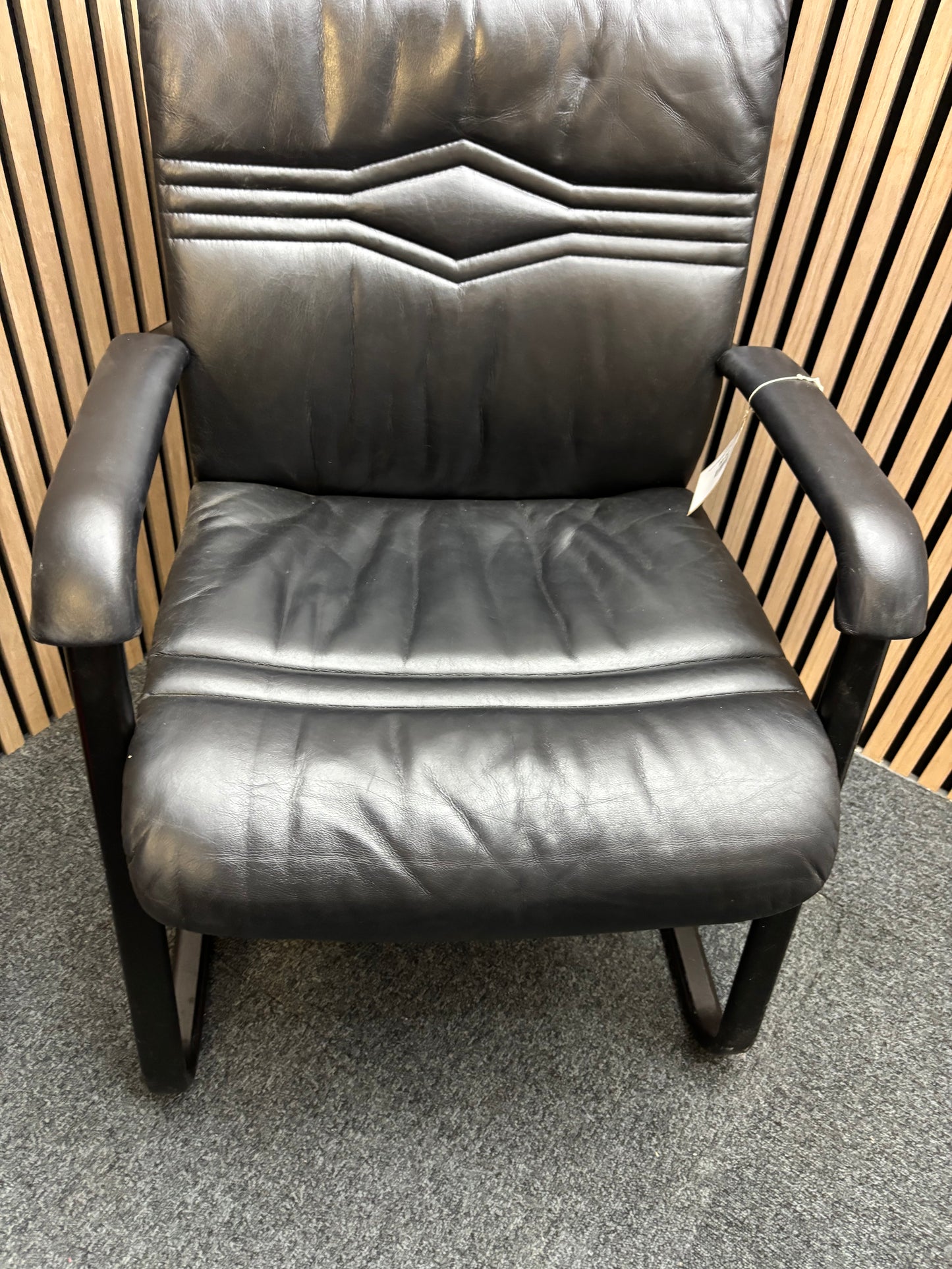 Paud secondhand black leatherette meeting chair with solid black metal frame