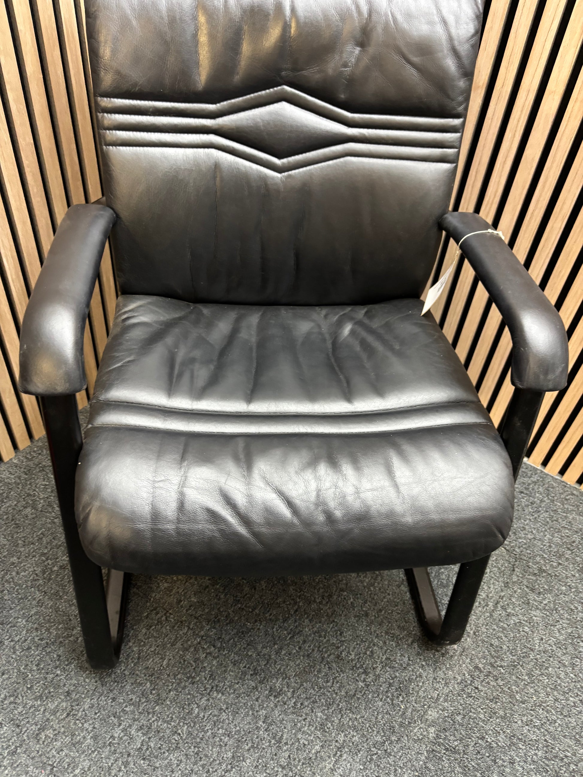 Paud secondhand black leatherette meeting chair with solid black metal frame
