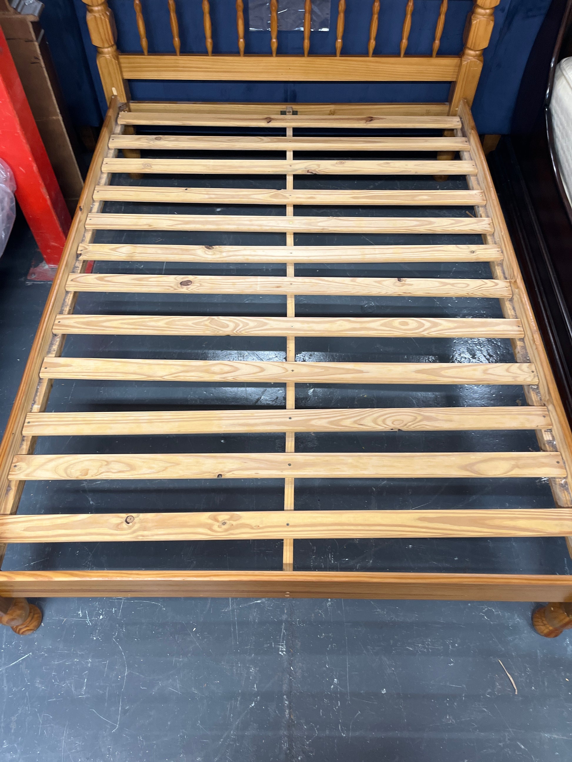 4ft 6 solid pine low end bed frame 3325