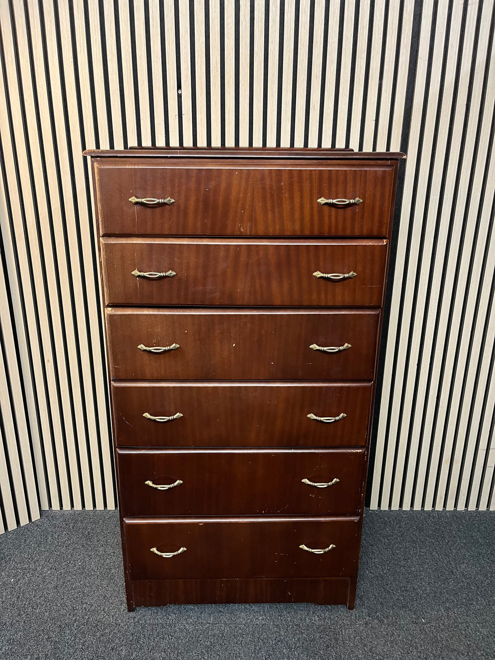 Mahogany chest of drawers (H 128 x W 68 x W 45 cm) 1226