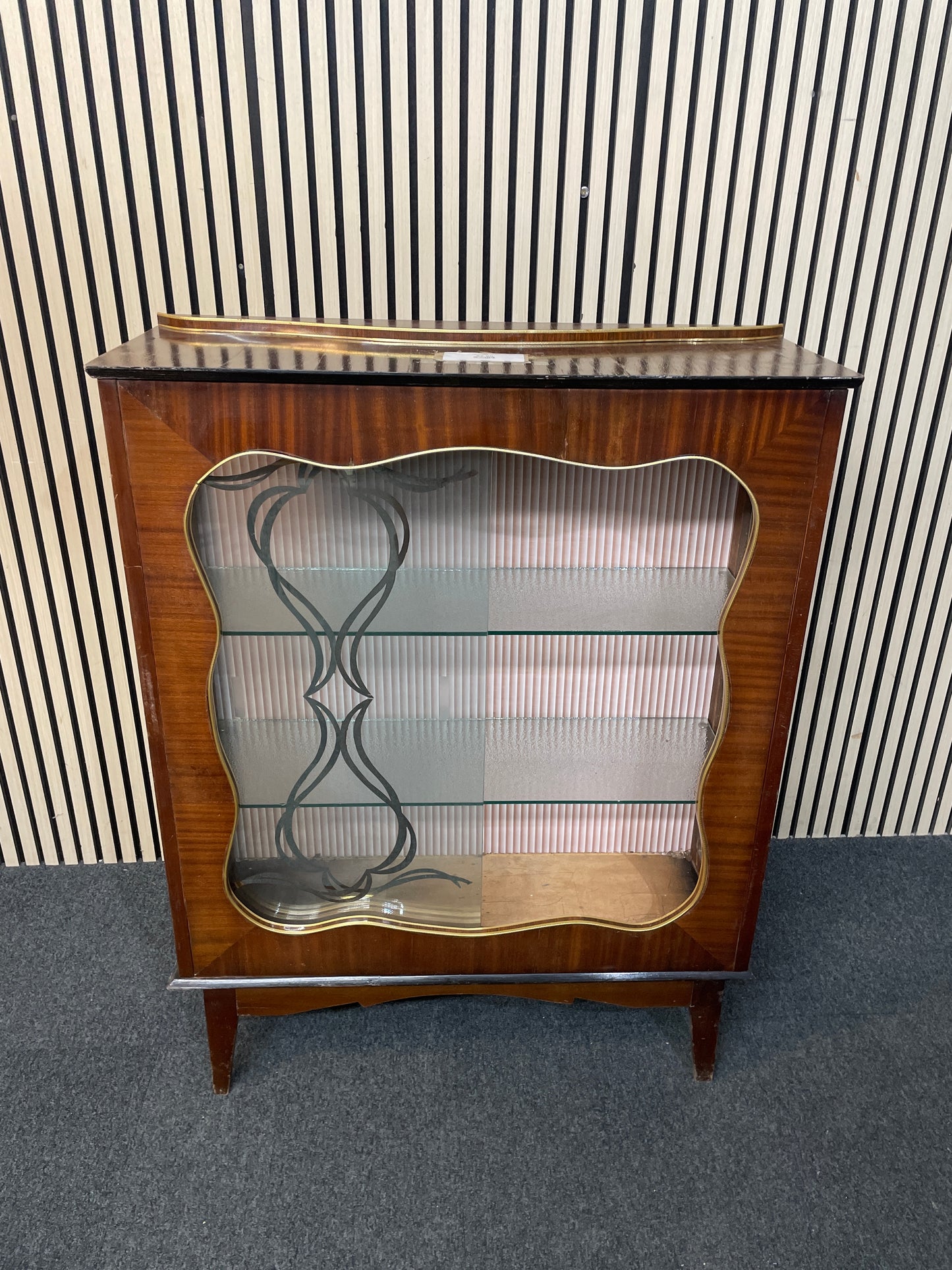 Mahogany glass display unit (H  118 x W 90 x D 30 cm) 3126