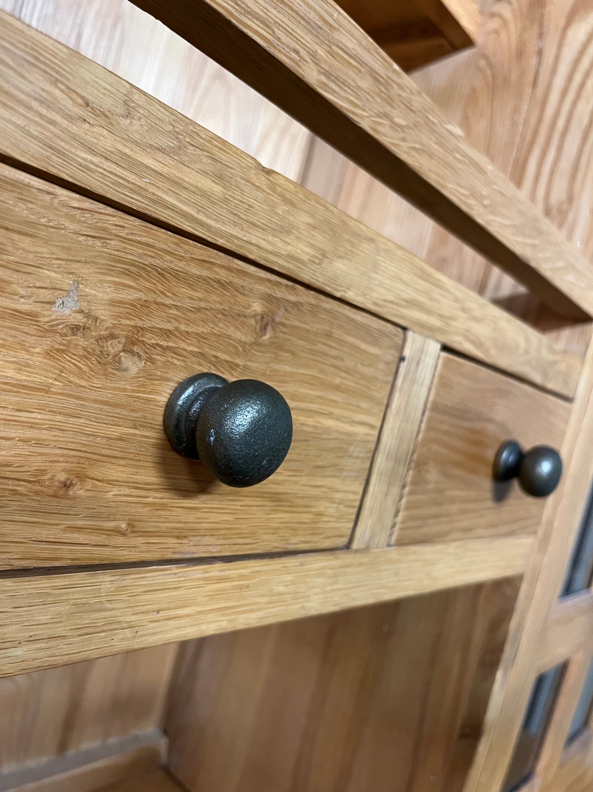 Tall solid oak kitchen dresser with glass doors and drawers, in 2 sections (H 200 x W 160 x D 60 cm) 2325