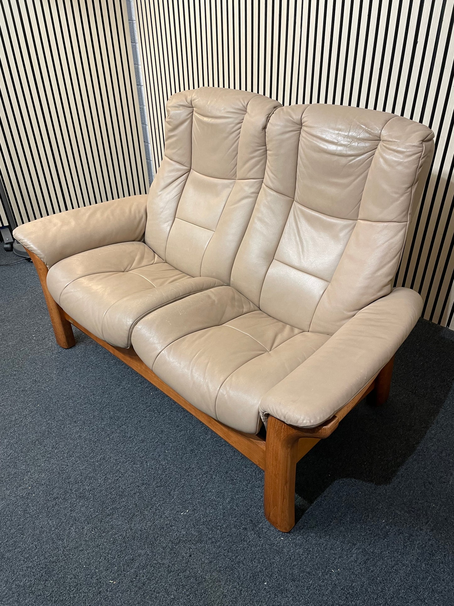 Cream leather 2 seater recliner with wood frame (Width 150 cm) 1126