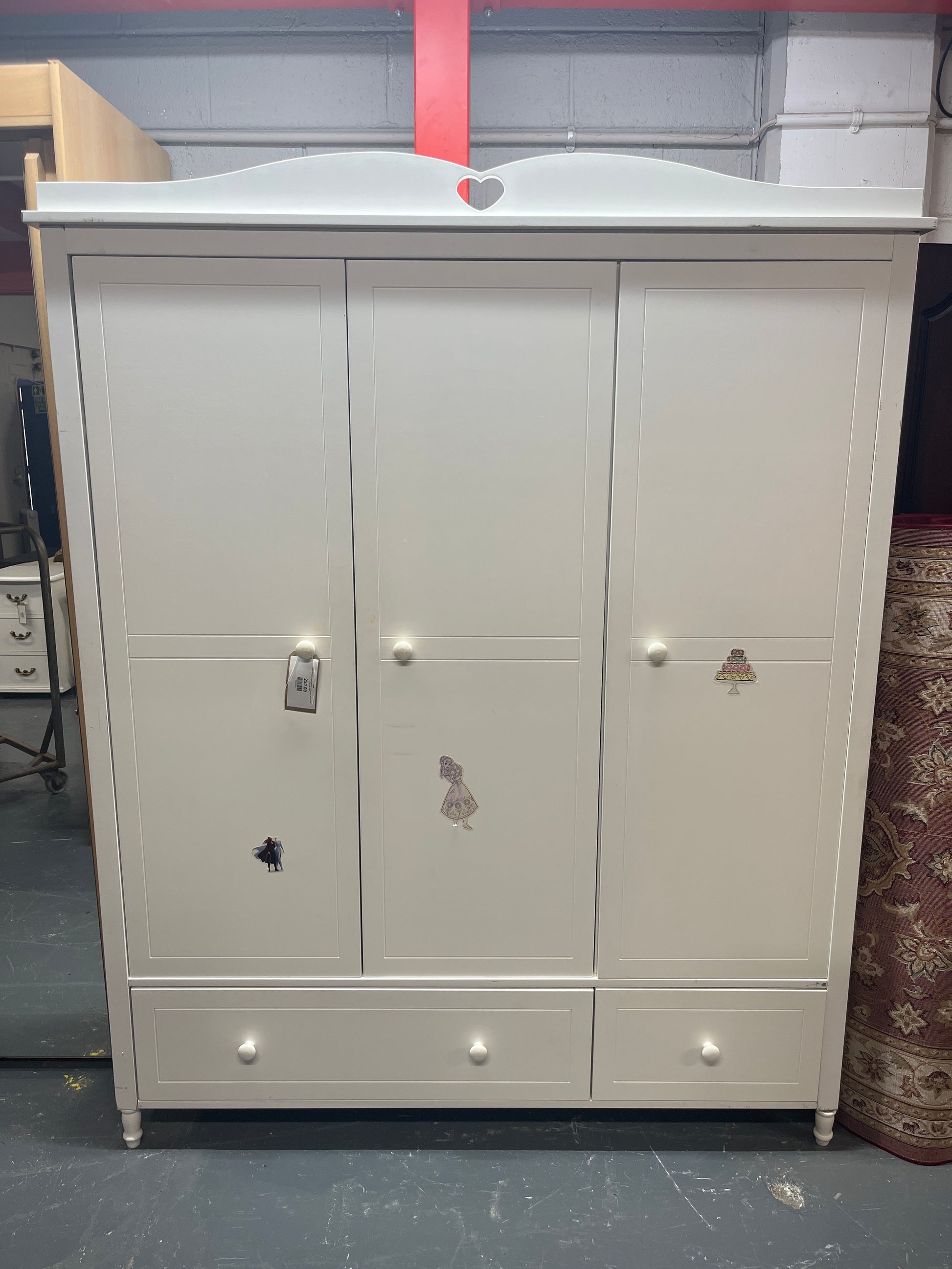 White laminate 3 door 2 drawer wardrobe (H 196 x W 156 x D 50 cm) 1325