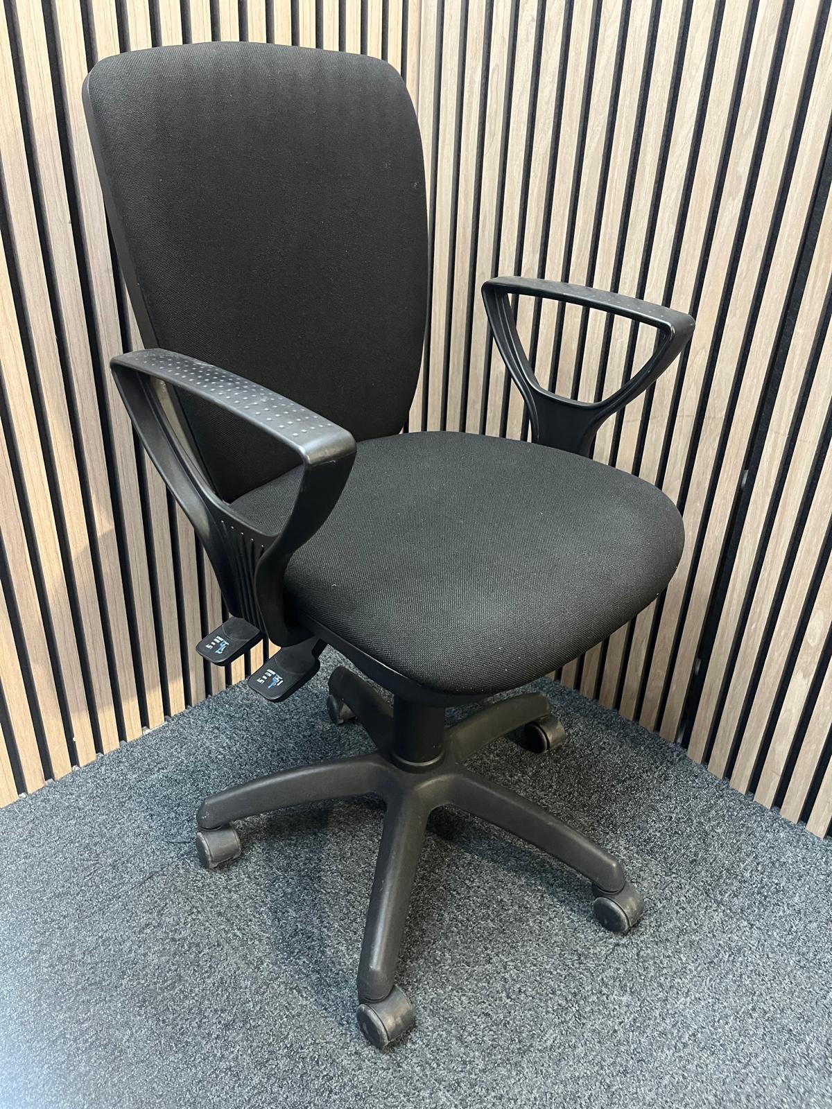 ( GRADE A) White 1400 x 800 desk with grey oak fixed pedestal + (GRADE A) Black fabric swivel chair bundel
