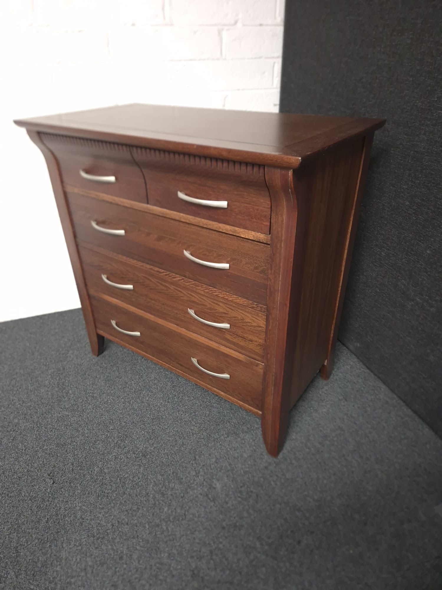 Tall solid dark wood stained 3+2 chest of drawers ( H 930 x W 940 x 500 mm) 1225