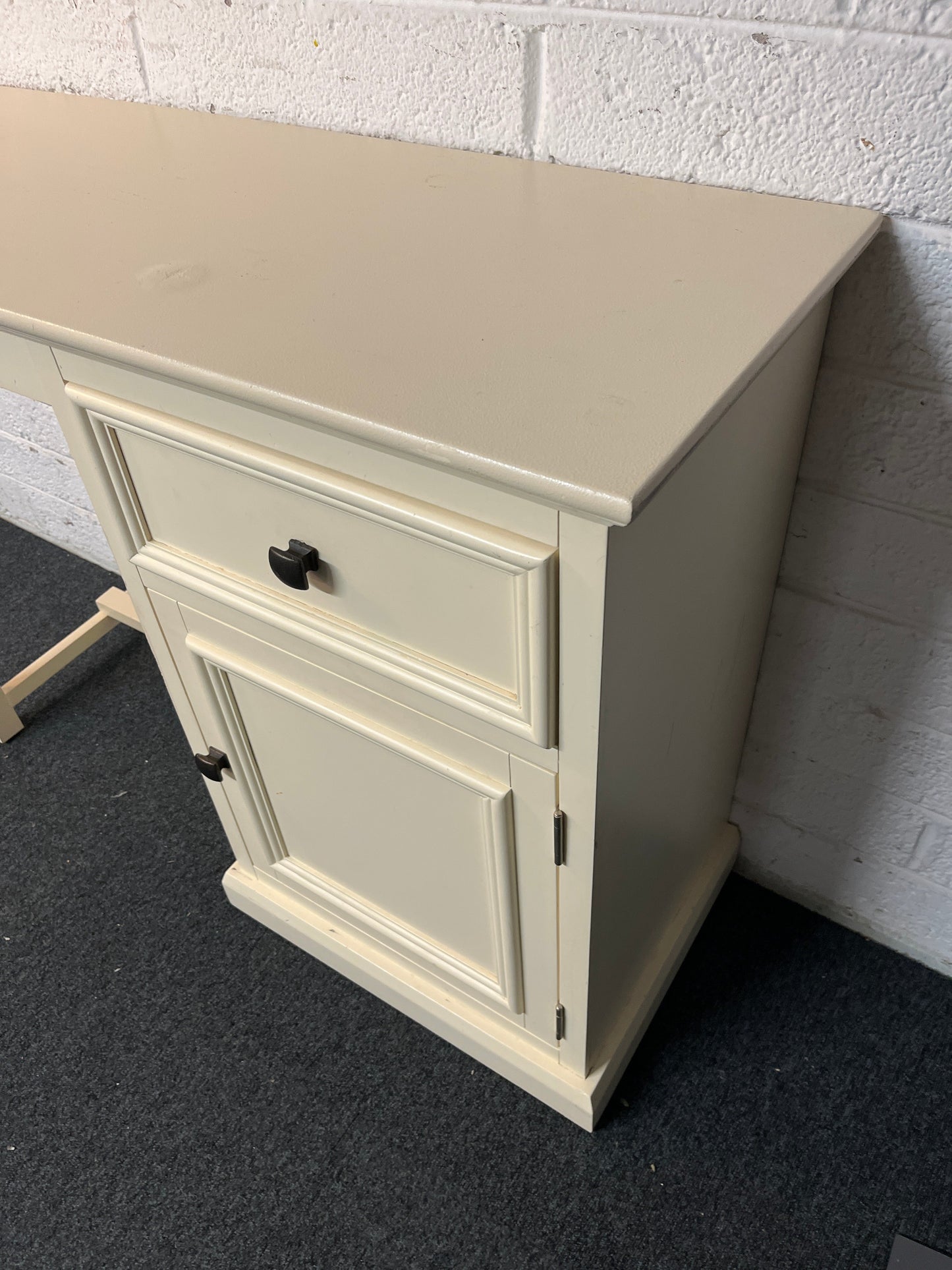 White painted 1 door 1 drawer console dressing table (H  82 x W 110 x D 40 cm 2225