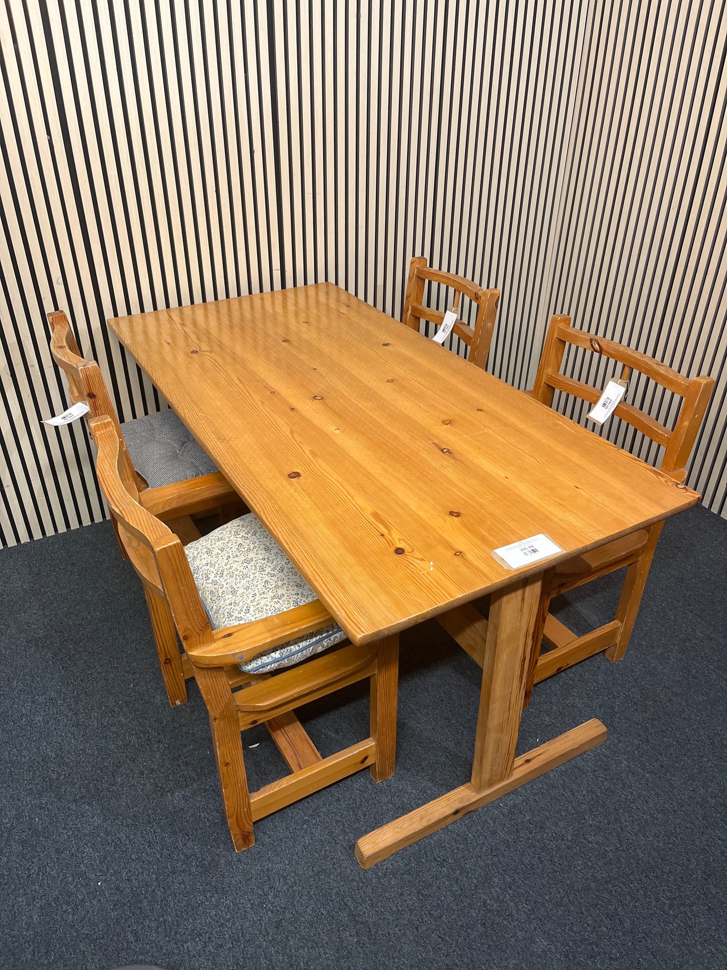 Solid pine large rectangular dining table (L 152 x W 75 cm) with matching chairs (2 carver dining chairs + 2 dining chairs) 2425