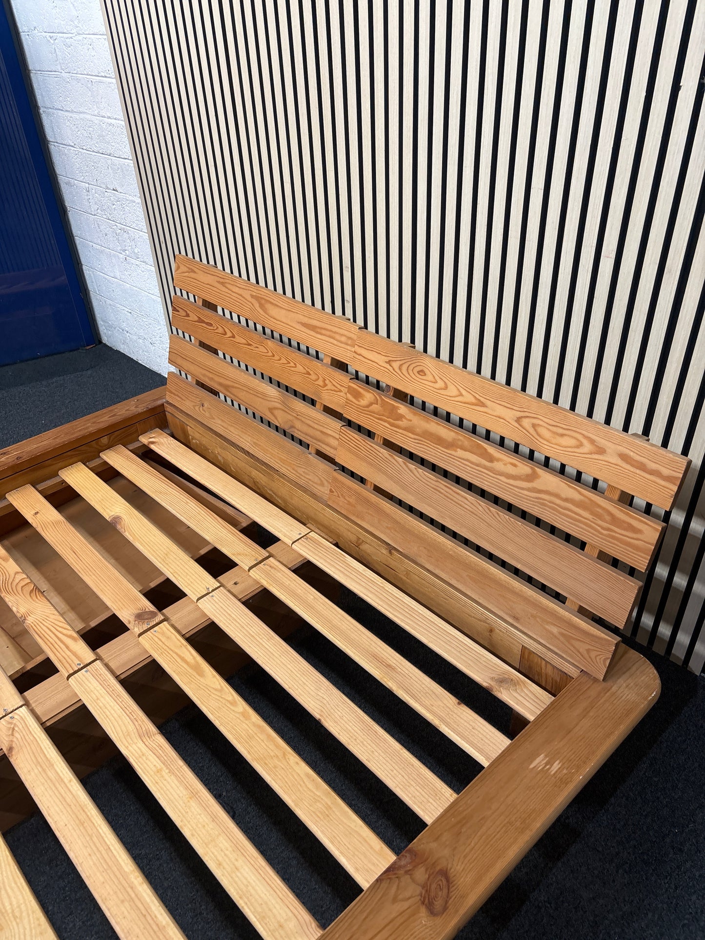 4ft 6 pine framed futon style bed frame with under bed drawers 3325