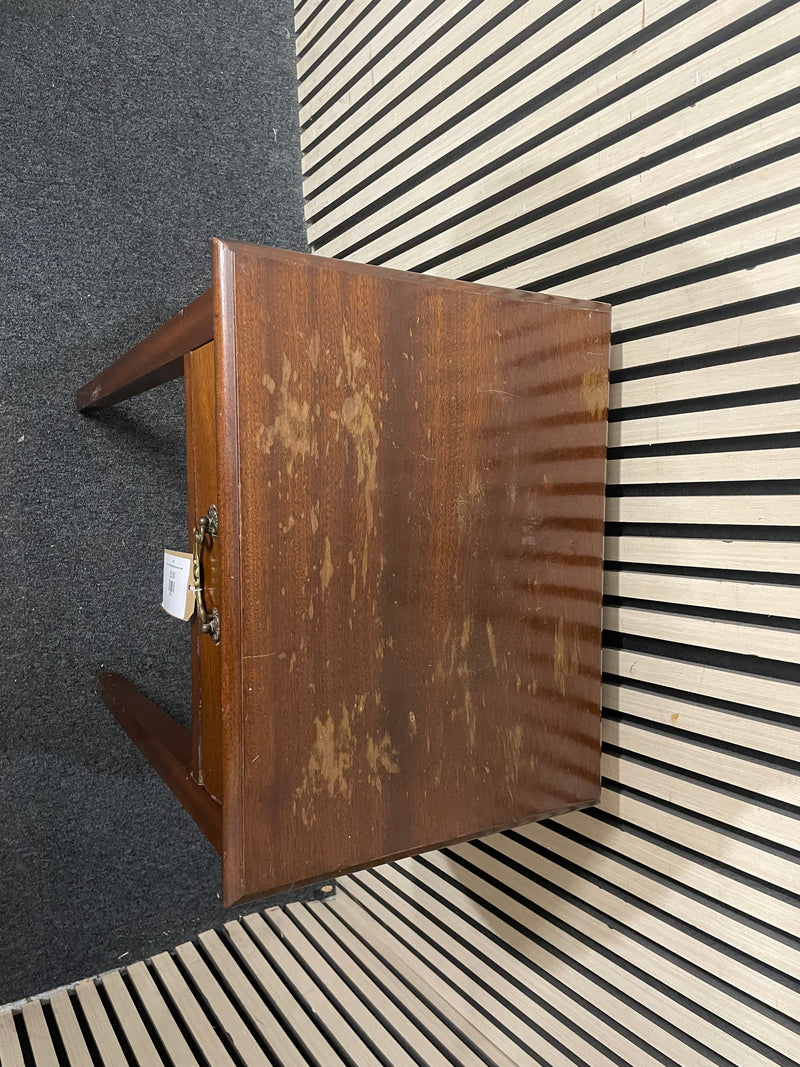 Small 1 drawer mahogany stained lamp table  44638