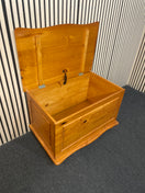 Large pine blanket box (H 52 x W 83 x D 52 cm)  44584