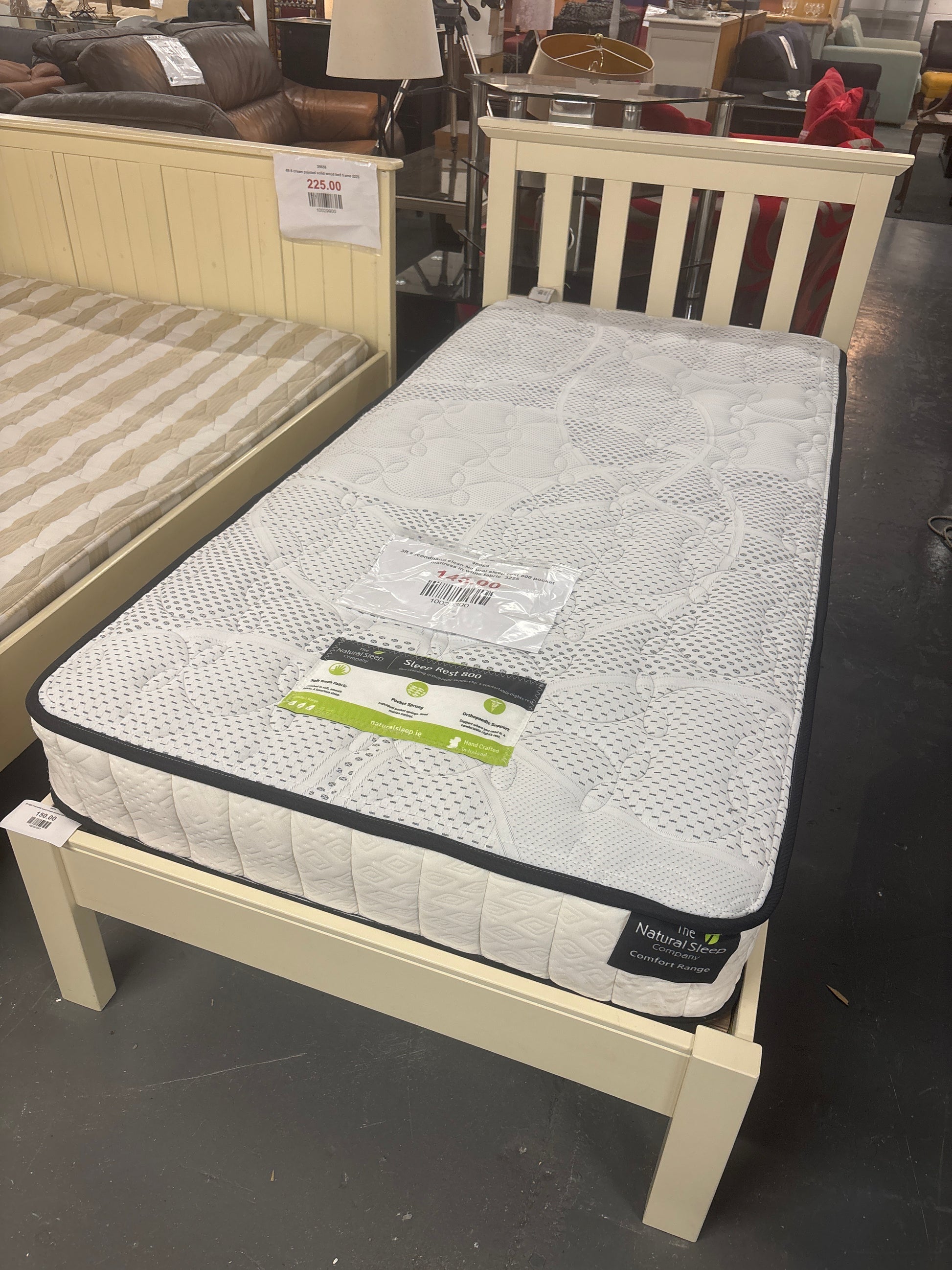 3ft secondhand clean Natural sleep rest 800 pocket mattress in white fabric  3225