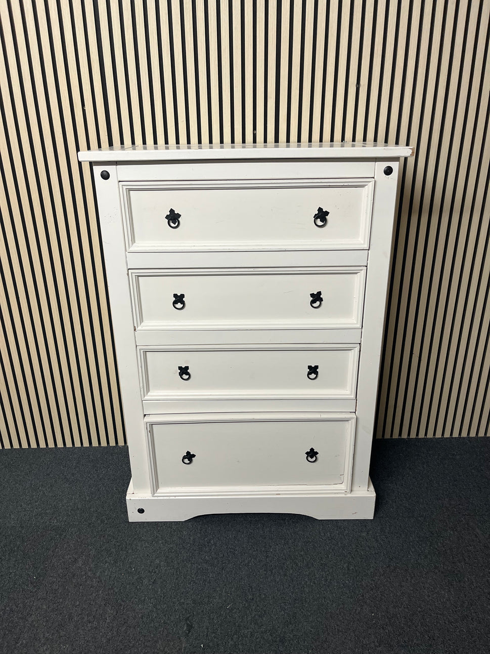 Corona white painted pine 4 drawer chest (H 131 x W 92 x D 49 cm) 2325