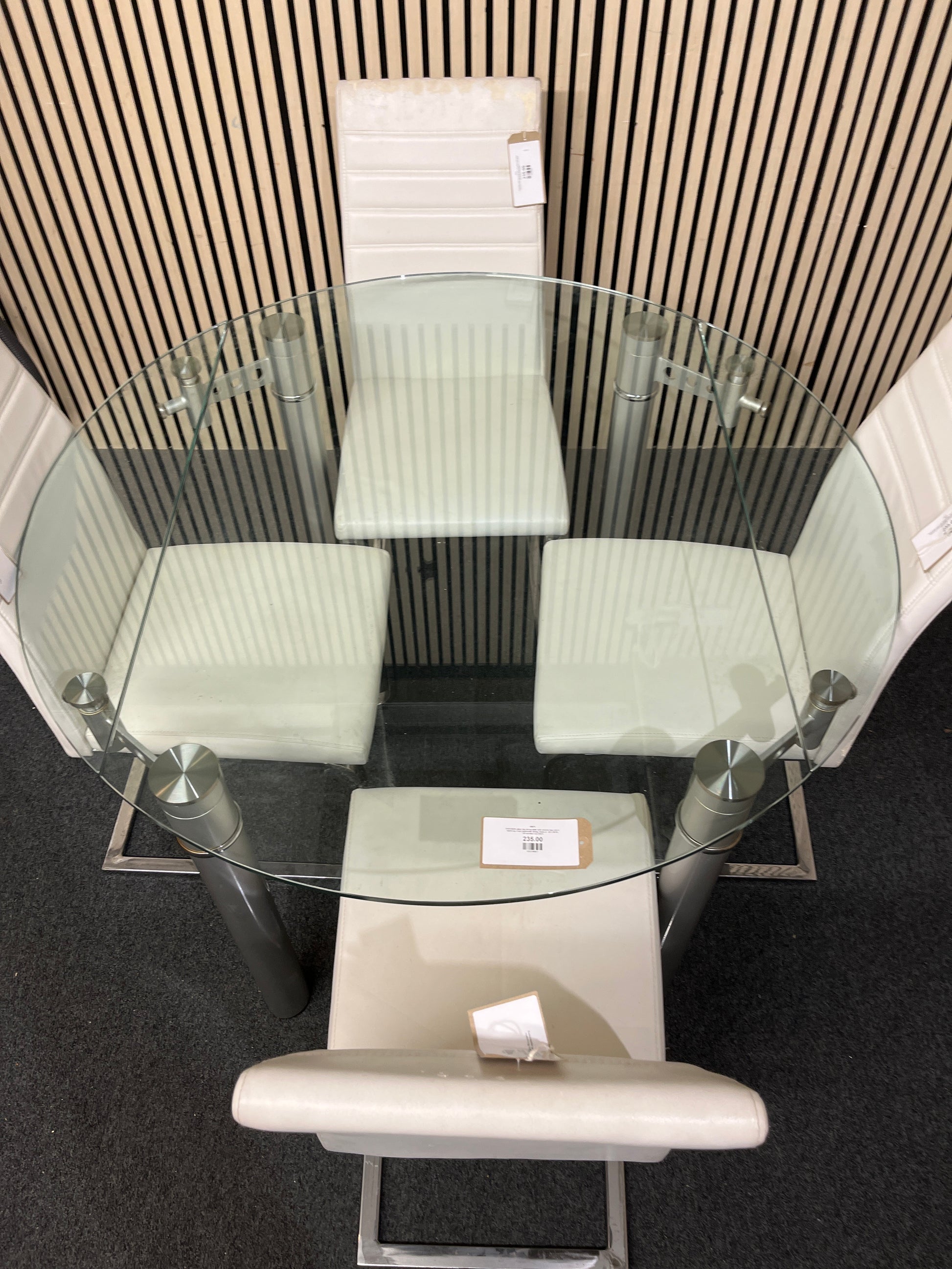 Extendable glass top dining table with chrome legs and 4 matching cream leatherette dining chairs (L 120 x W 80, 120 extnded cm) 43675