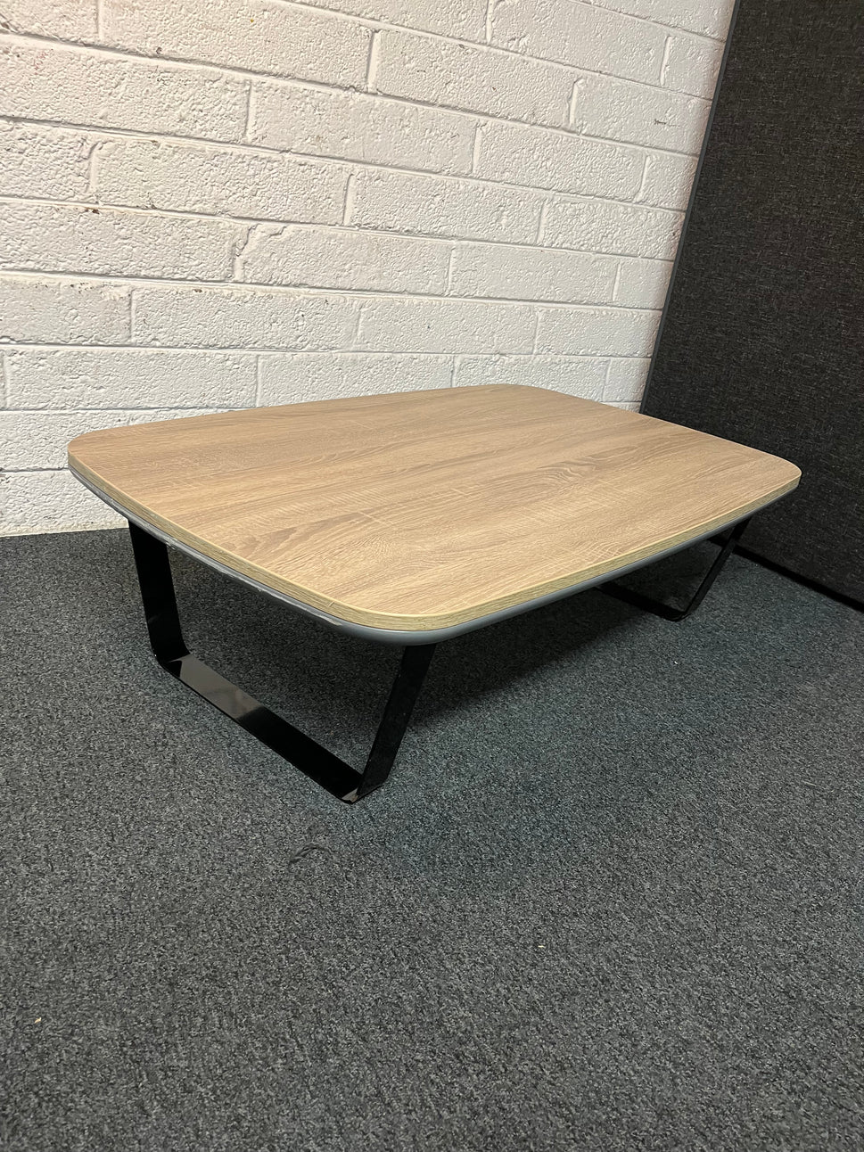 NEW magnum Oak laminate coffee table with heavy duty black metal frame (H 38 x W 110 x 75 cm)