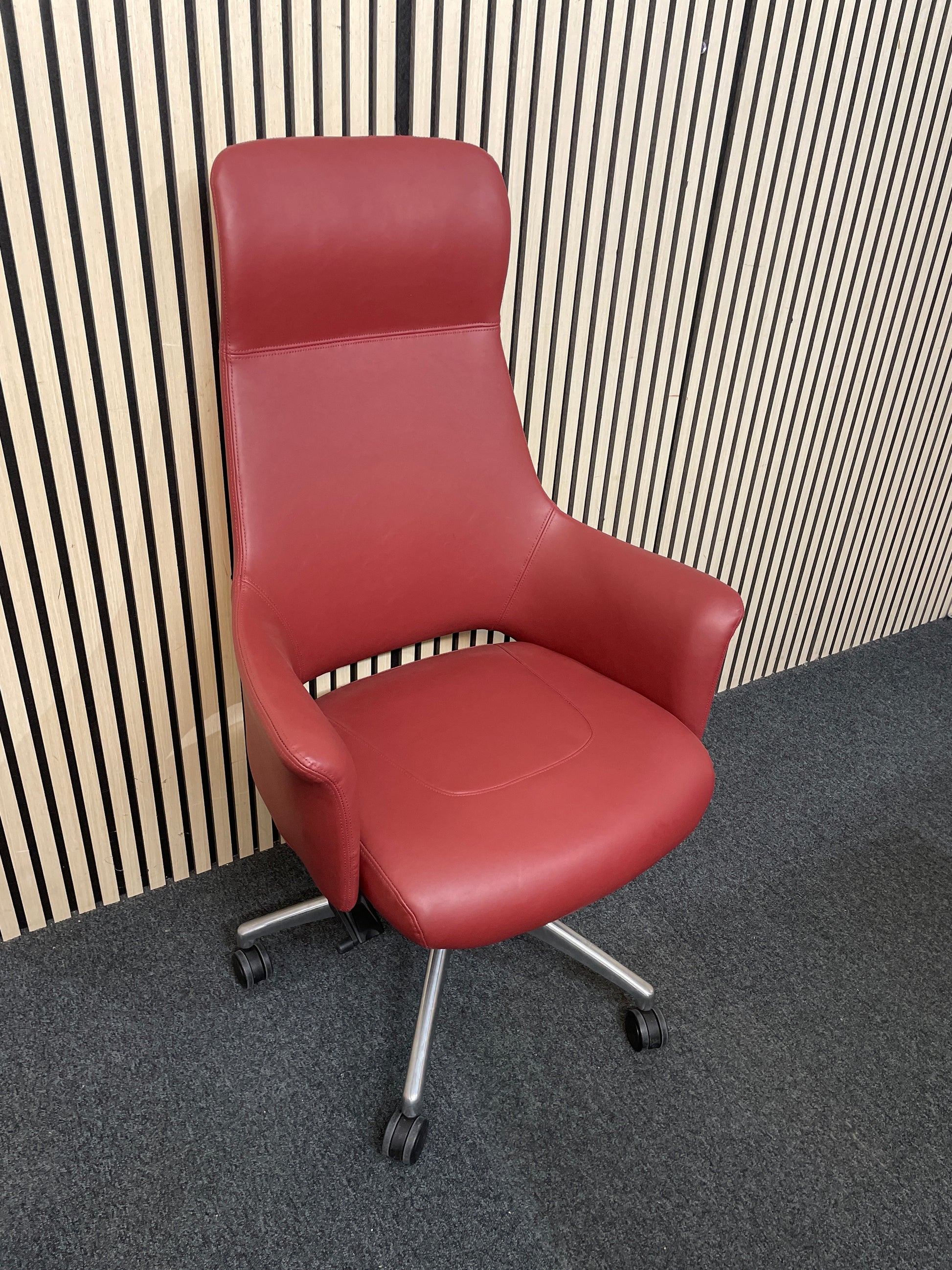 Ex Demo Tempo high back executive swivel chair in WINE LEATHERETTE, Height adjustable, chrome gas lift, syncronised mechanism. ONLY ONE IN STOCK. PRICE INC VAT