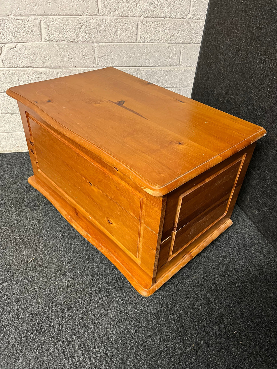 Pine blanket box  1225