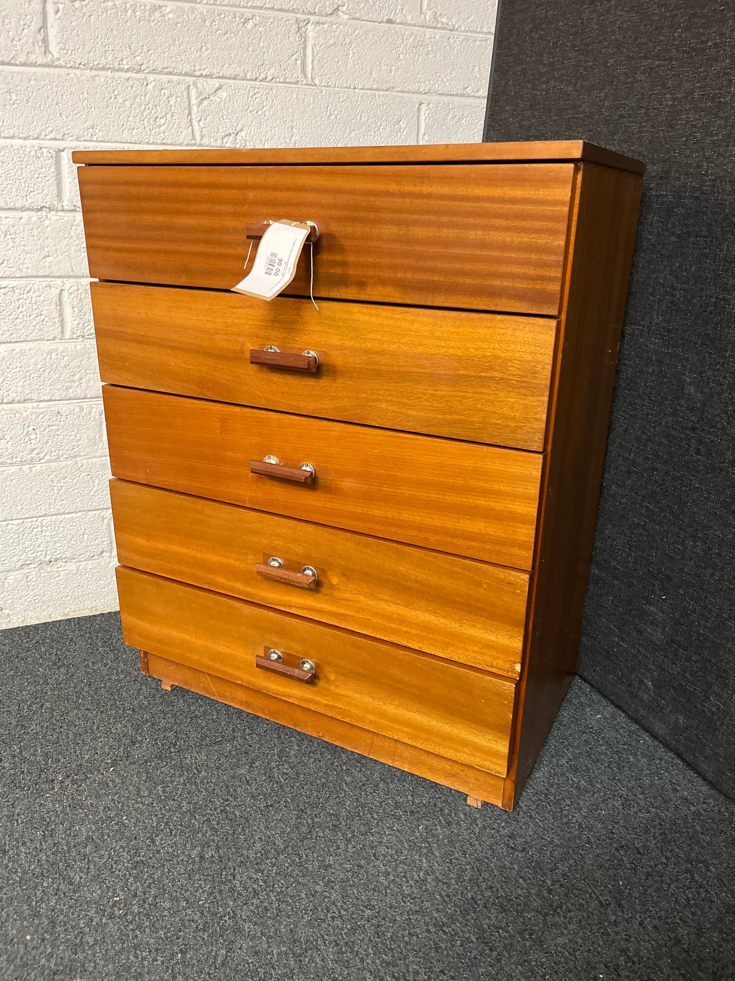 5 drawer teak stained chest of drawers (H 900 x W 720 x D 420 mm) 1225