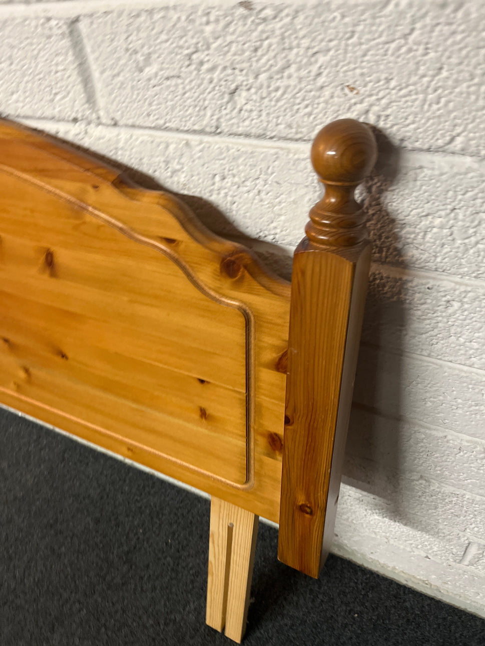 4ft 6 pine framed ornate headboard  2225