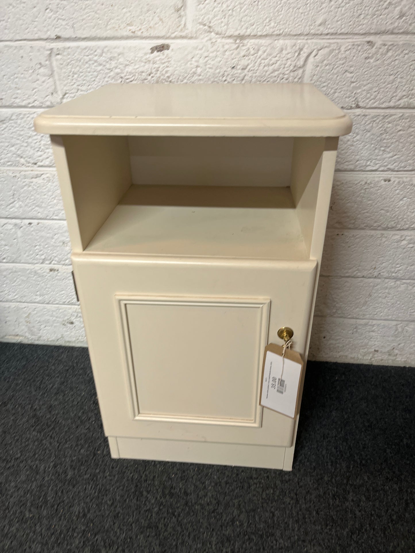 Wooden white painted 1 door small bedside locker 3225