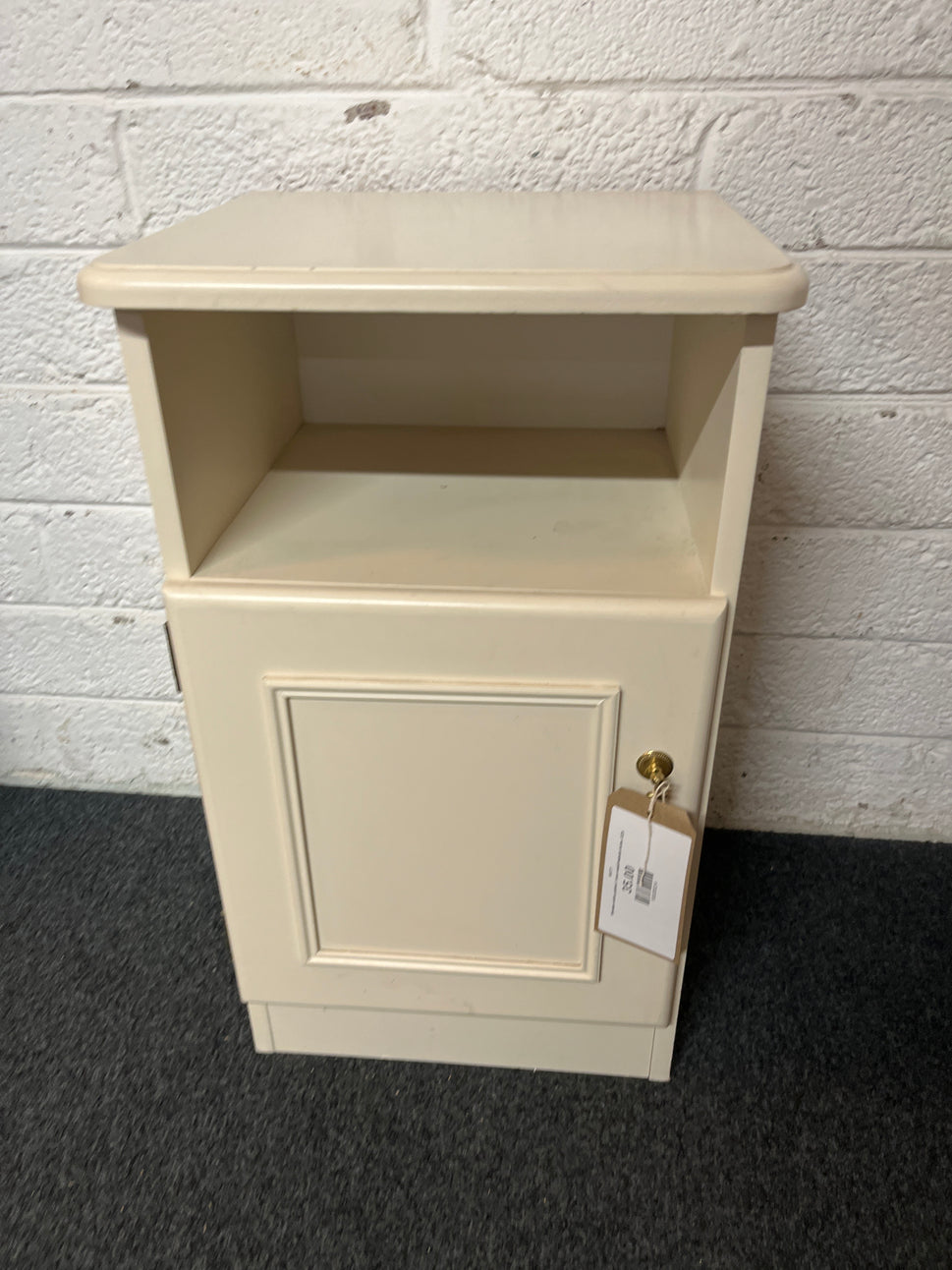 Wooden white painted 1 door small bedside locker 3225