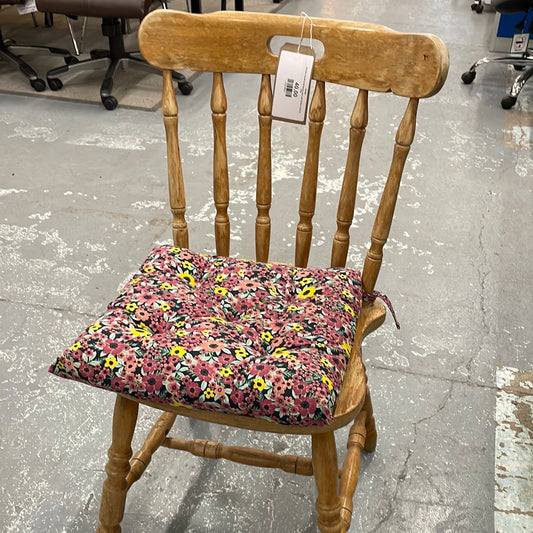 Wooden spindle back dining chair with flowery cushion 1224