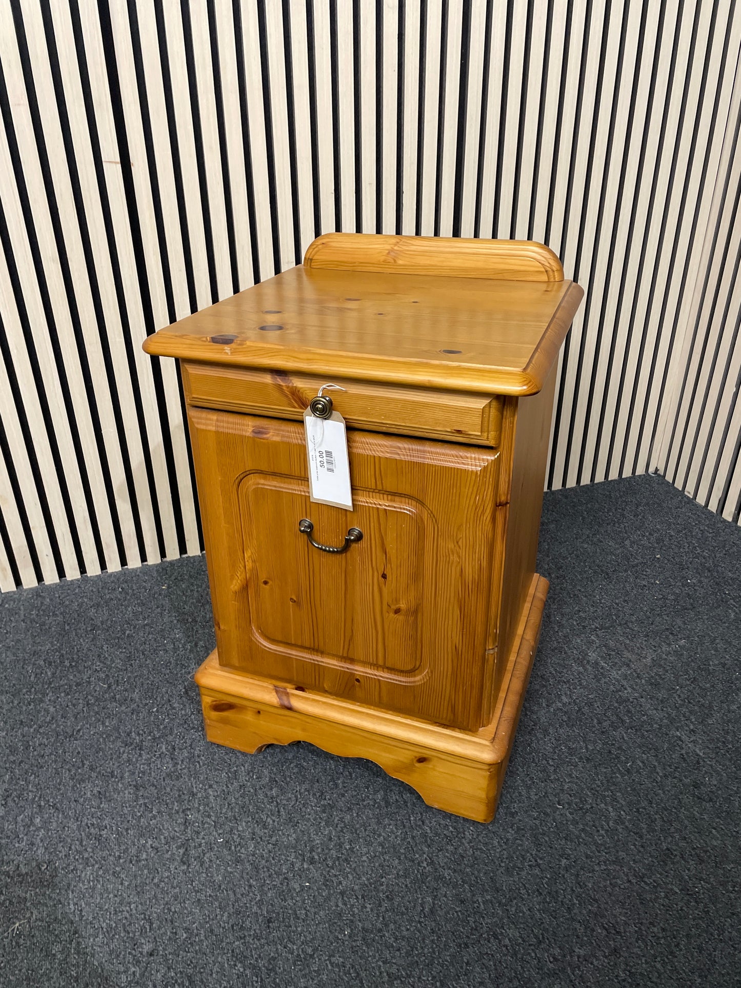 Solid pine bedroom locker, 1 dwr 1 door 2425