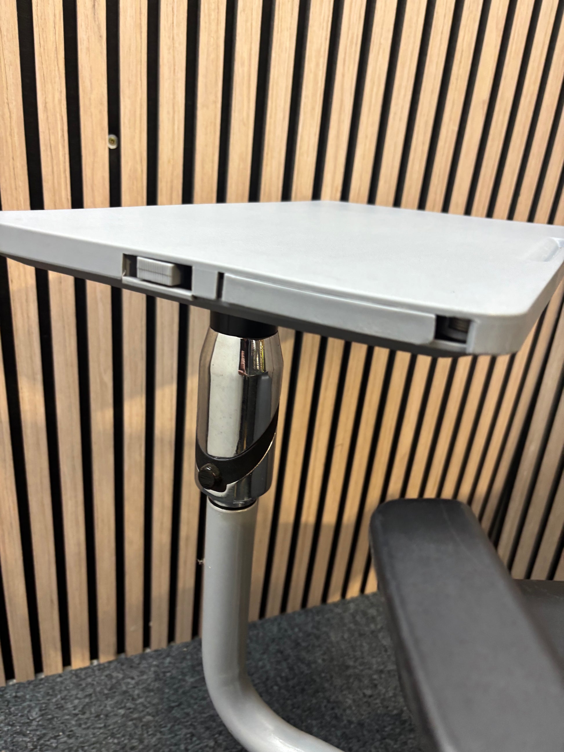 Report mobile conference chair with writing tablet on castors, black plastic seat, dark grey writing tablet with drinks holder. 90Hx64Wx59H. Seat height 445mm