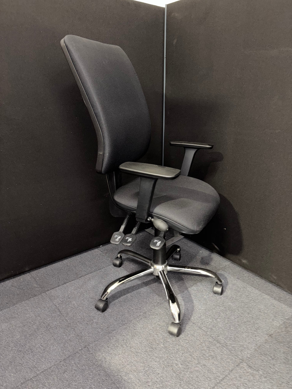 BRAND NEW Senza Ergo, lumbar pump, seatslide, adjustable arms, suncro mech, black fabric