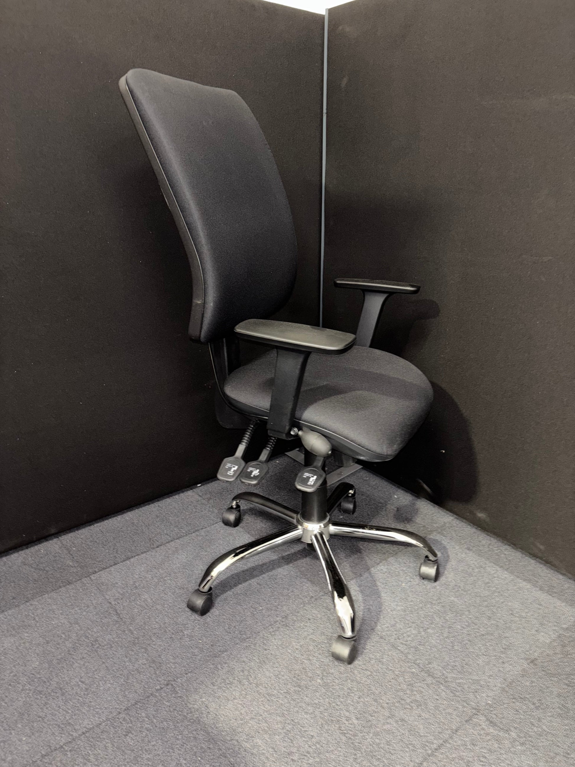 BRAND NEW Senza Ergo, lumbar pump, seatslide, adjustable arms, suncro mech, black fabric
