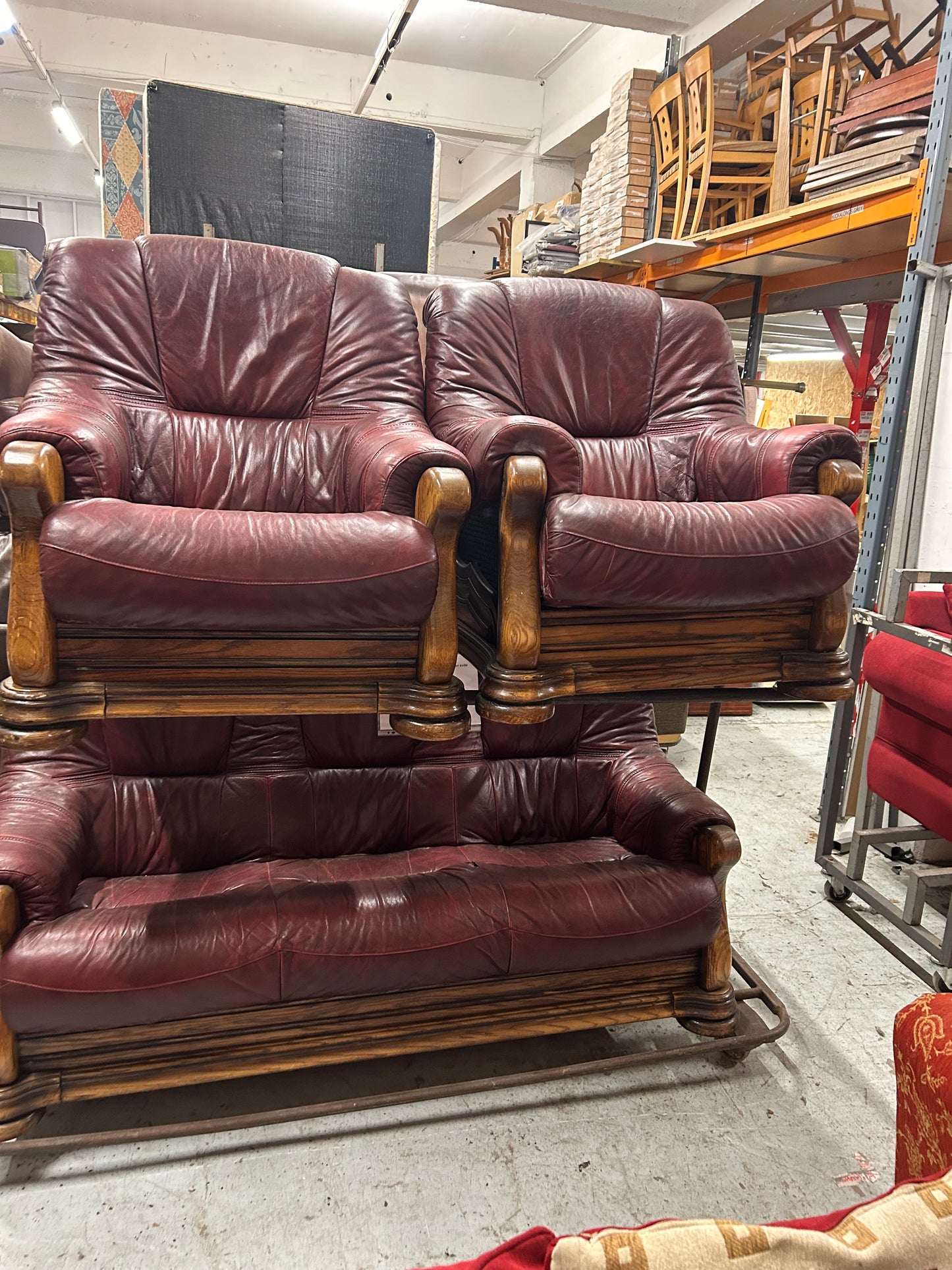 3+1+1 solid oak framed suite, wine leather cushion suite  Q3223
WAS 295.00
NOW 125.00 - (with damage)