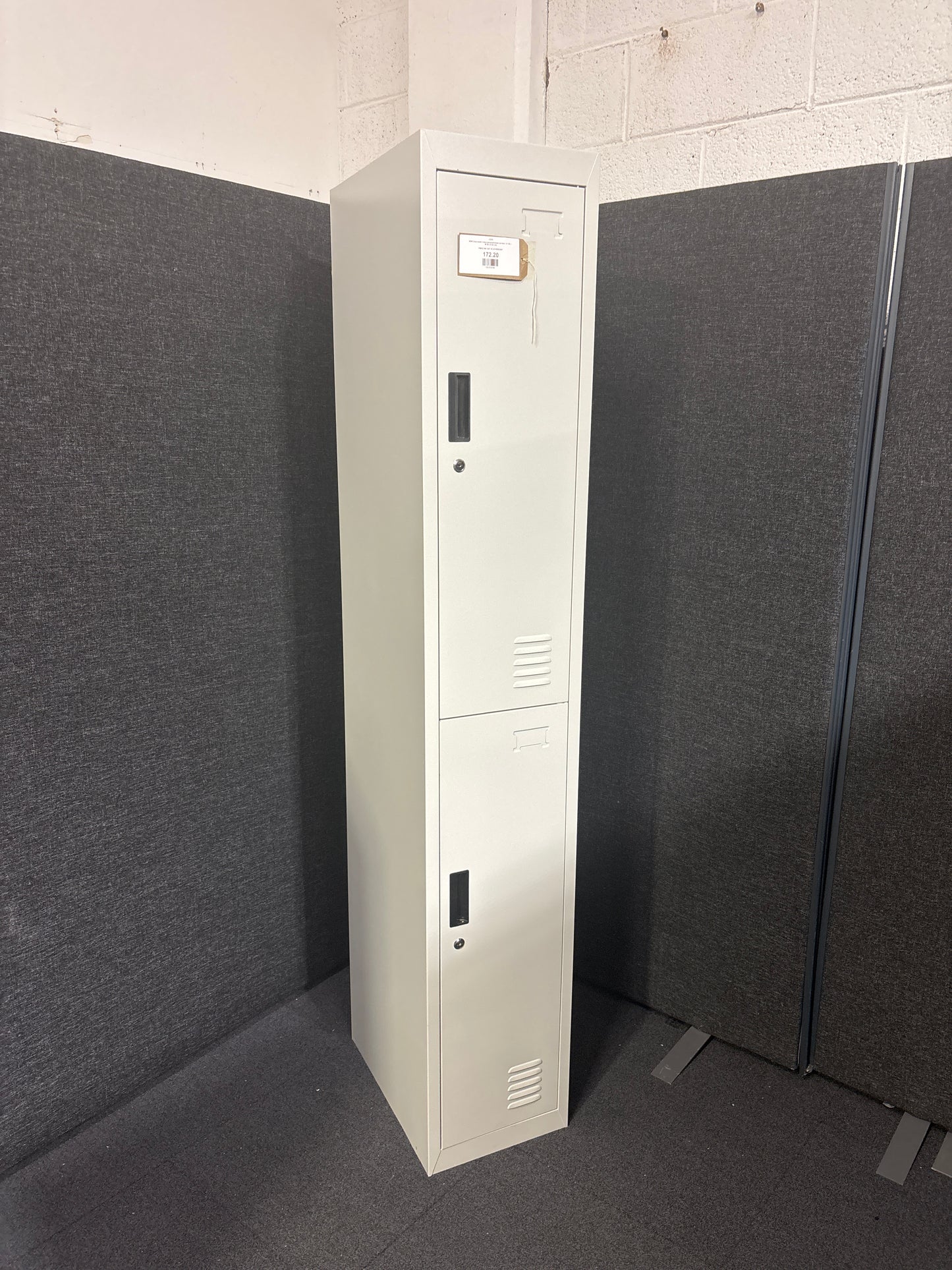 NEW Grey metal 2 door personal locker cw keys ( H 180 x W 30 x D 45 cm)

PRICE INC VAT AT 23 PERCENT