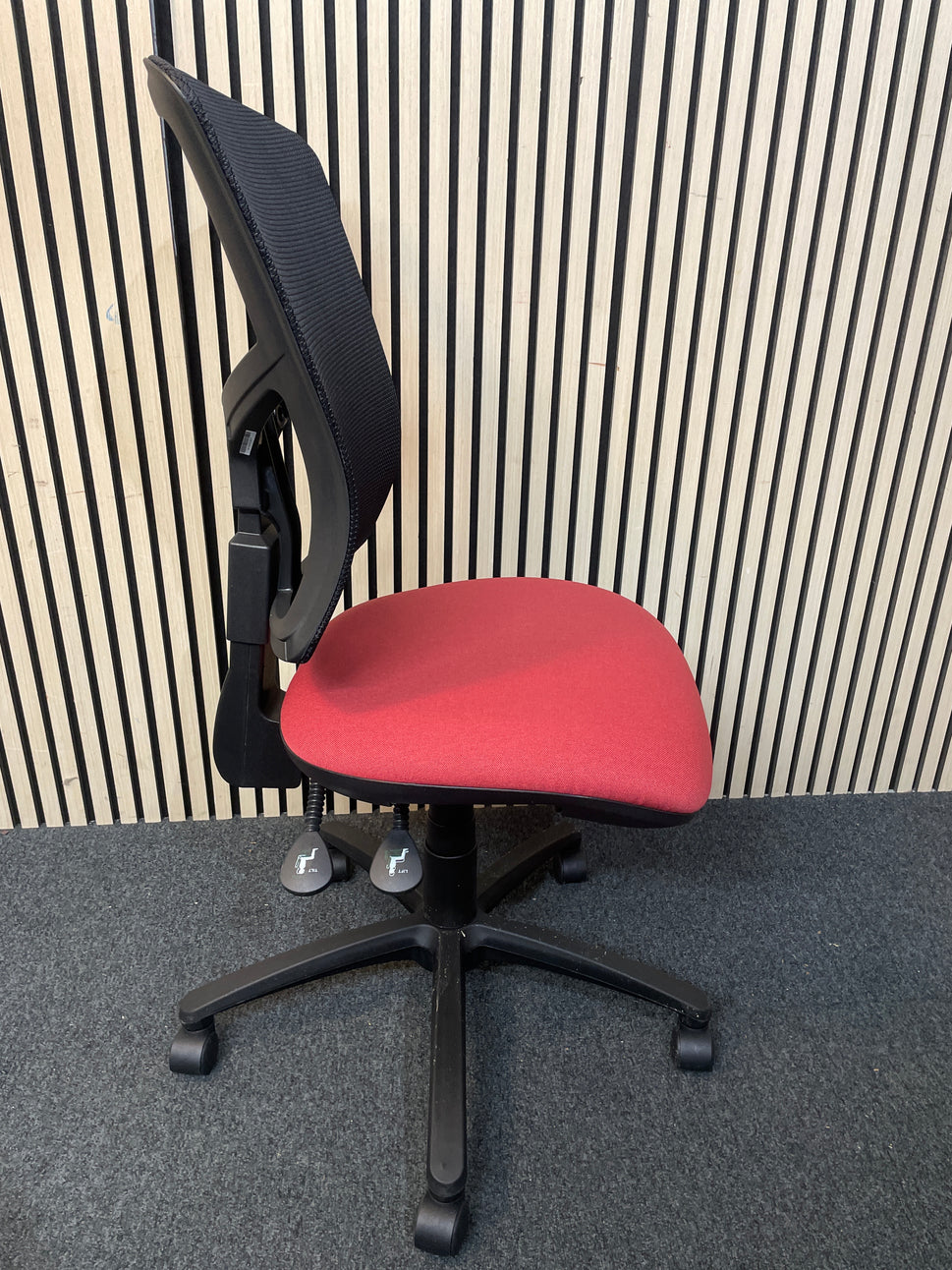 Senza 3 lever swivel chair with HA-MESH Back - PASTEL RED