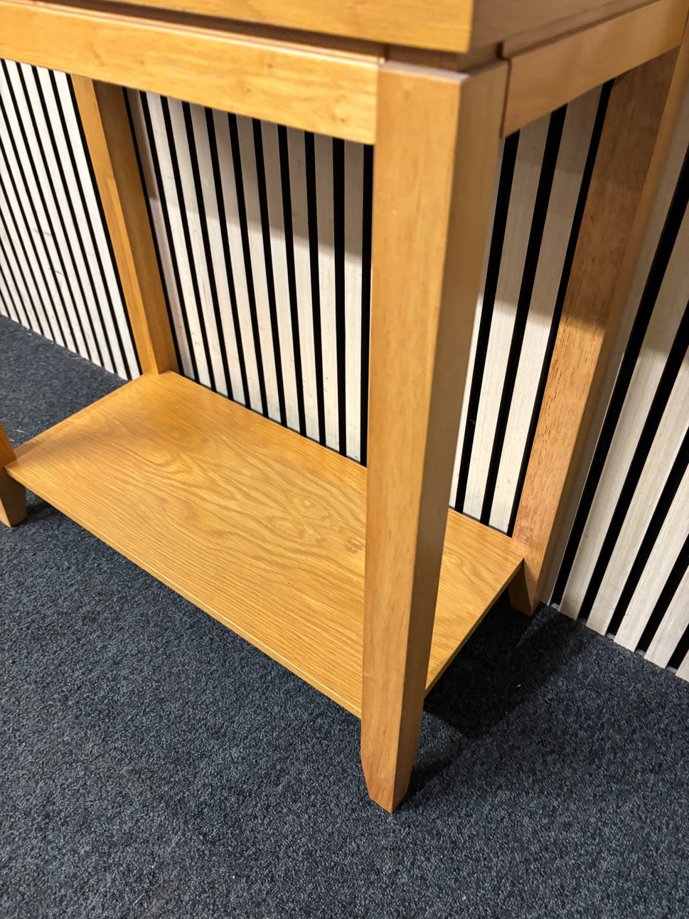 Oak and leather slim console table with glass top (H 75 x W 76 x D 36 cm) 43592