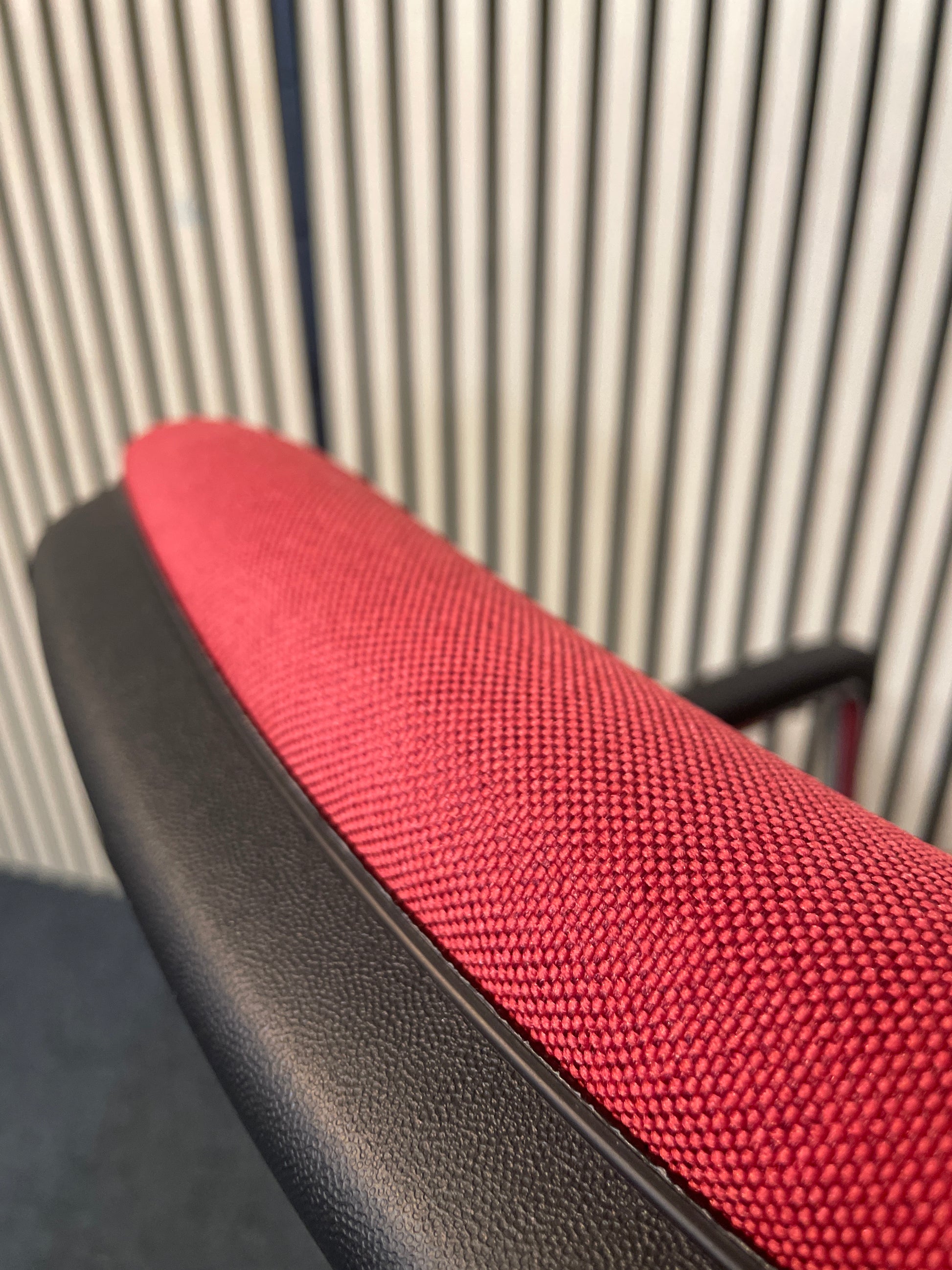 Jota fabric back meeting chair with fixed arms and chrome cantilever frame - PASTEL RED