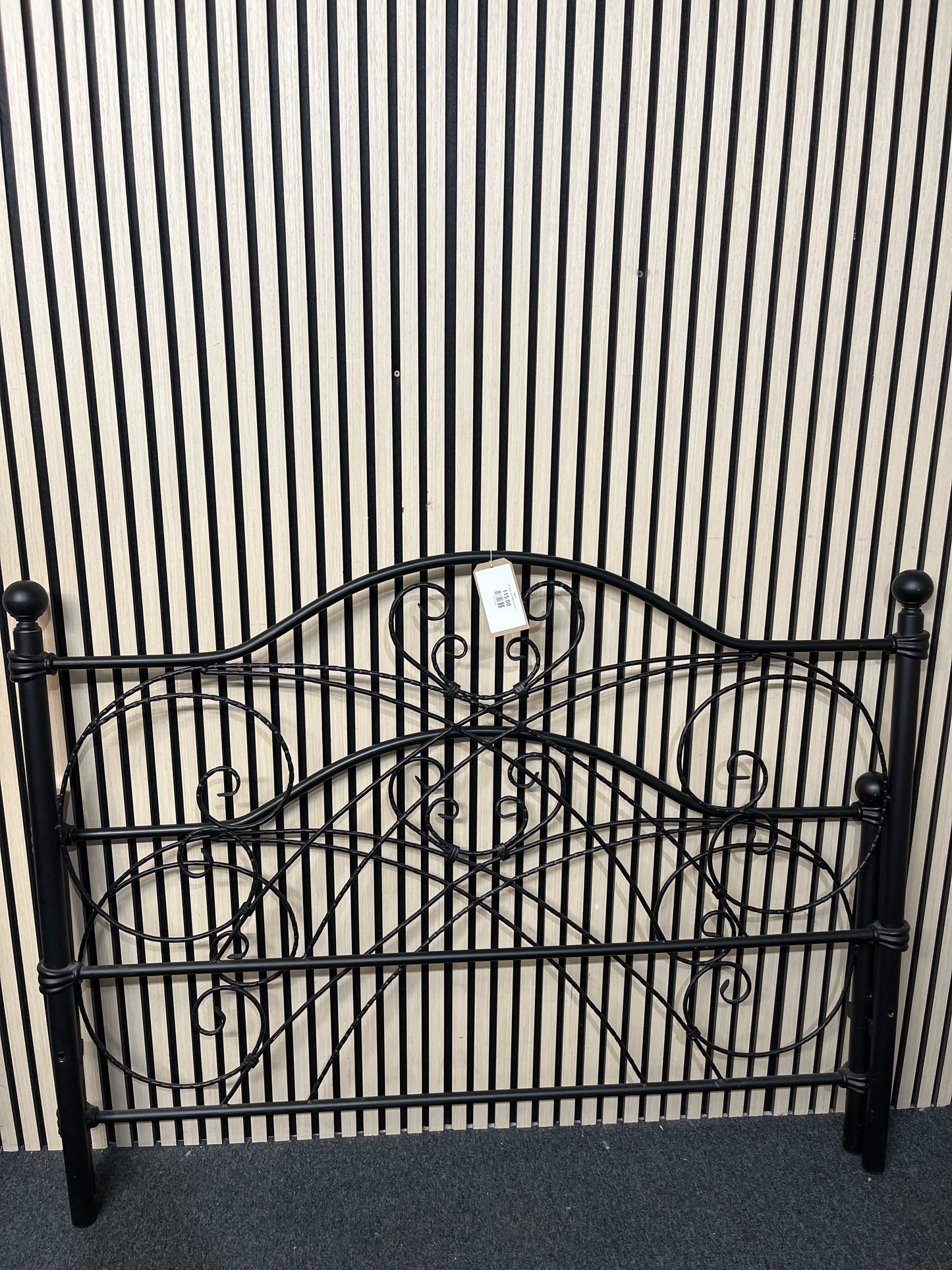 4ft 6 black metal bedframe 3325
