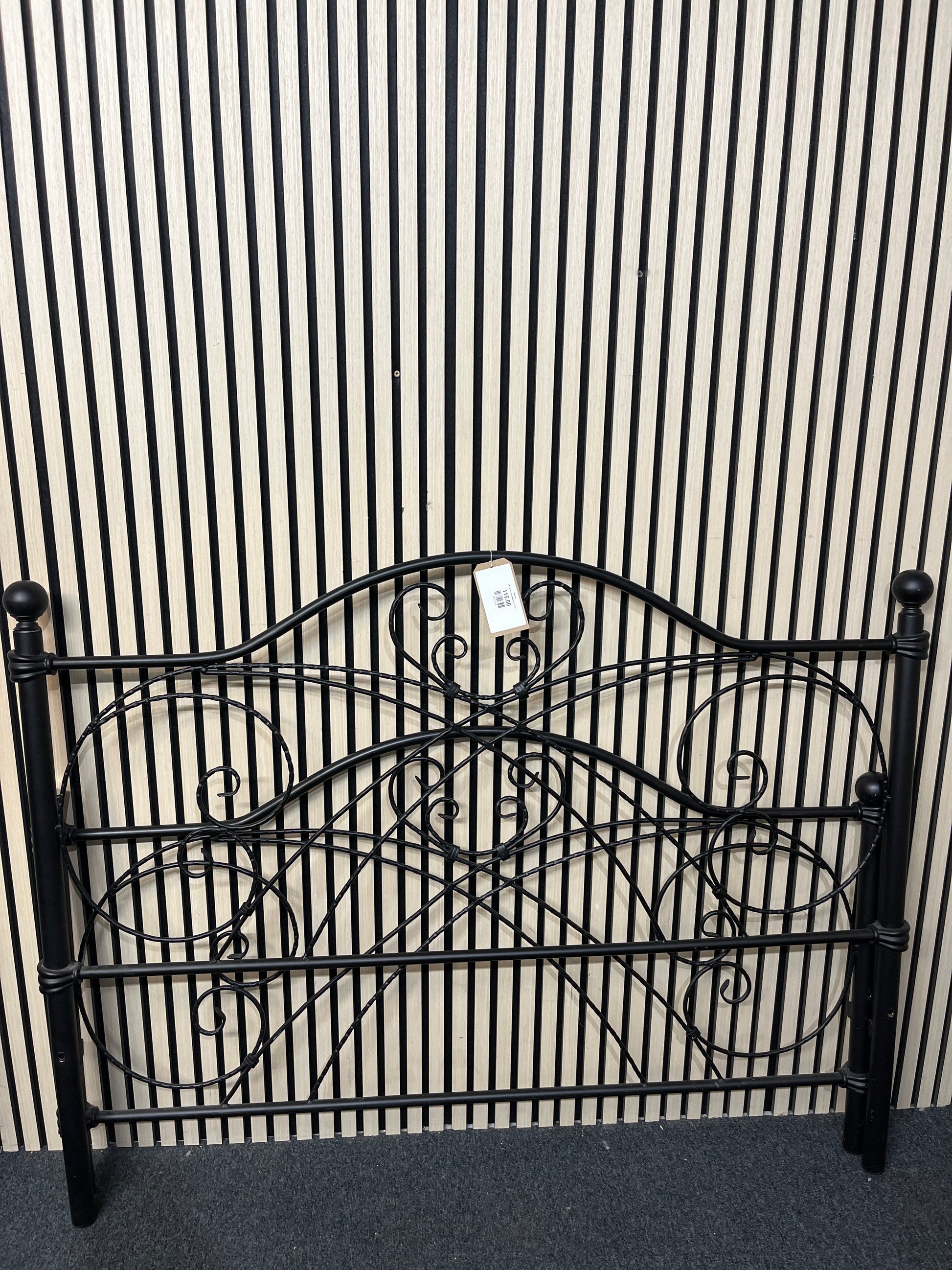 4ft 6 black metal bedframe 3325