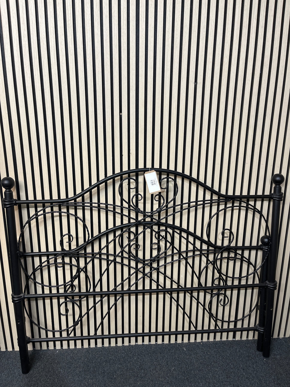 4ft 6 black metal bedframe 3325