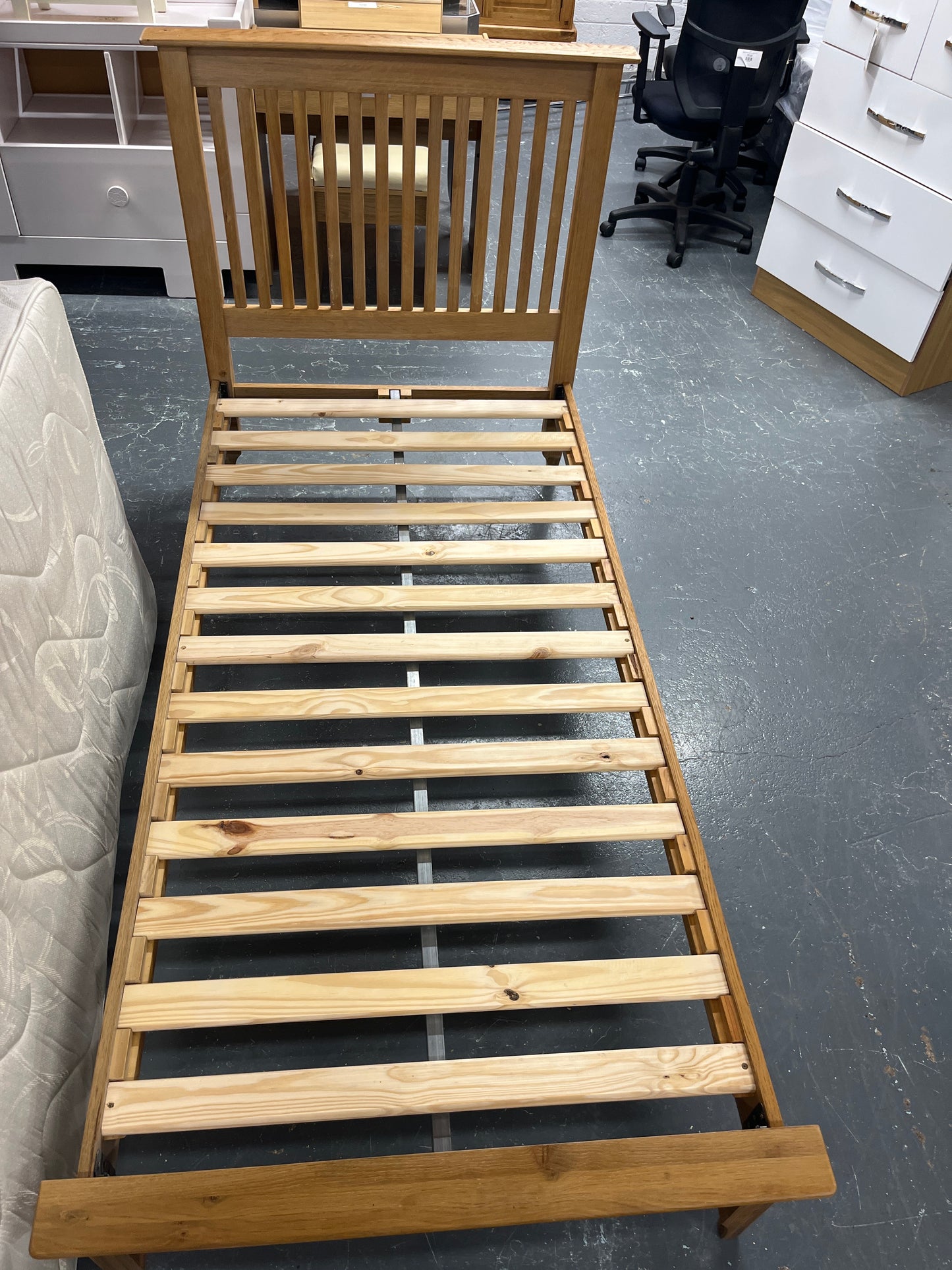 3ft high end solid oak framed bed 43435